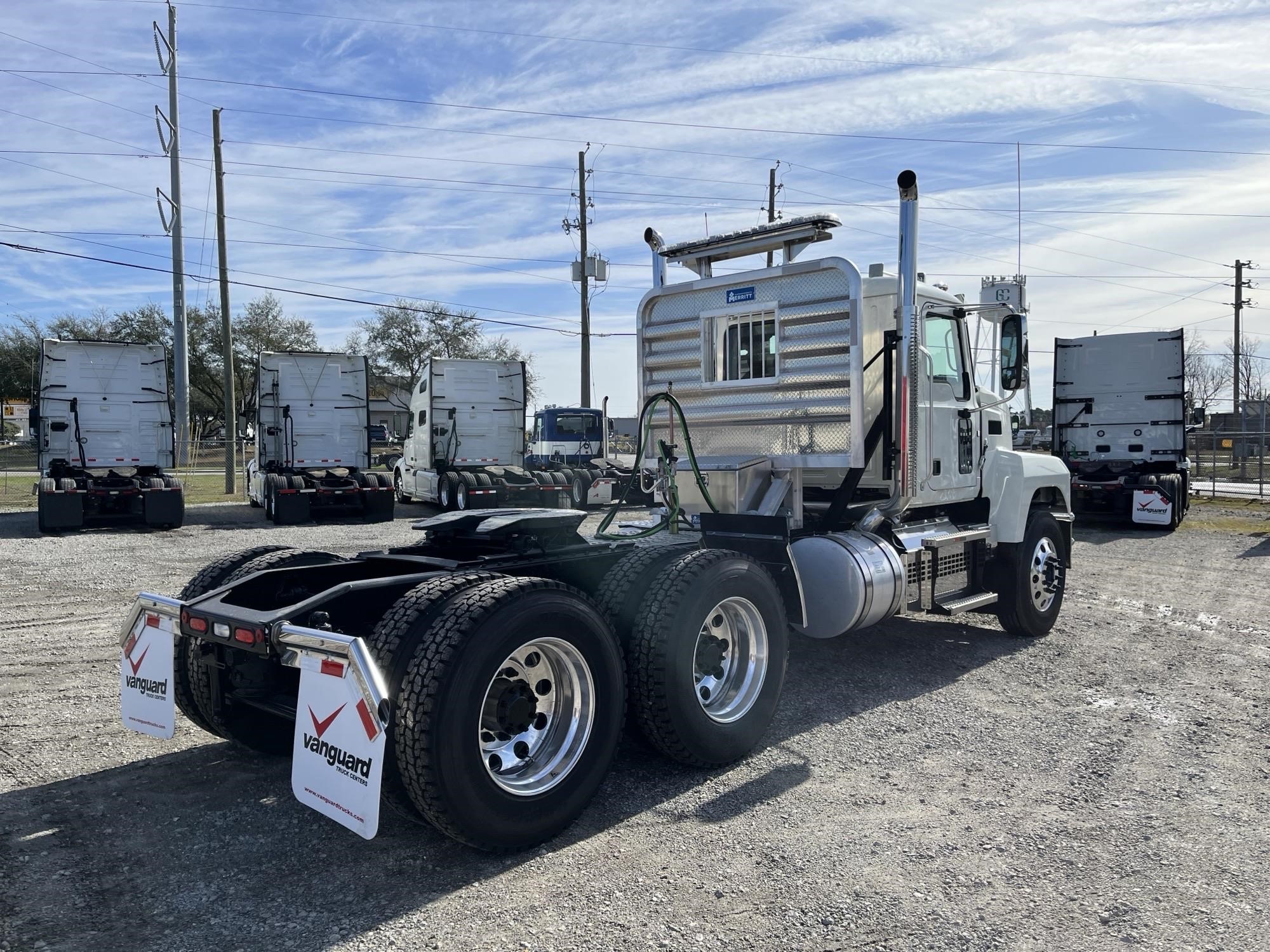 2026 MACK PINNACLE 64T - image 3 of 6