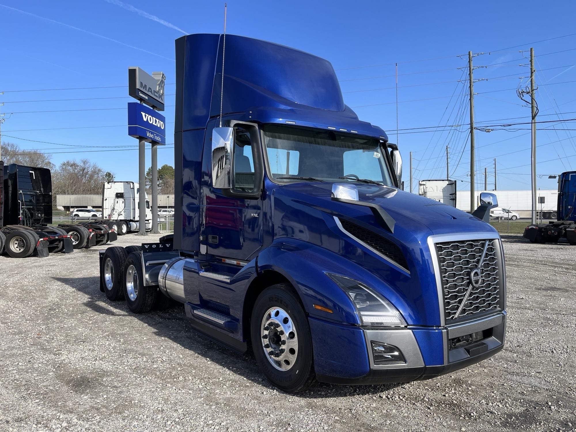 2025 VOLVO VNL64T300 - image 2 of 5