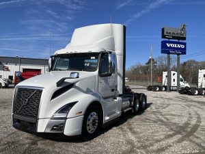 2025 VOLVO VNL64T300 9042288689