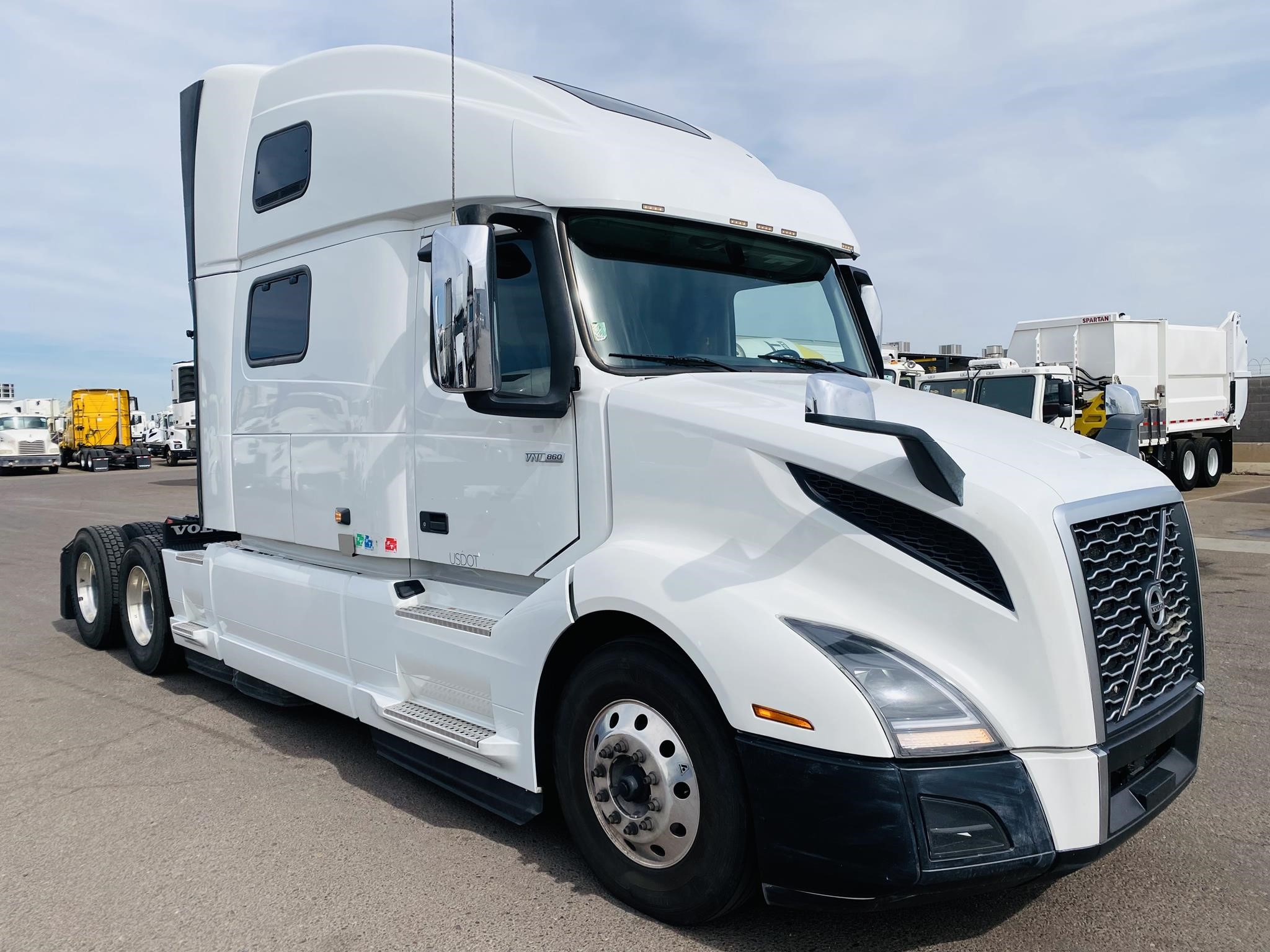 2023 VOLVO VNL64T860 - image 2 of 6