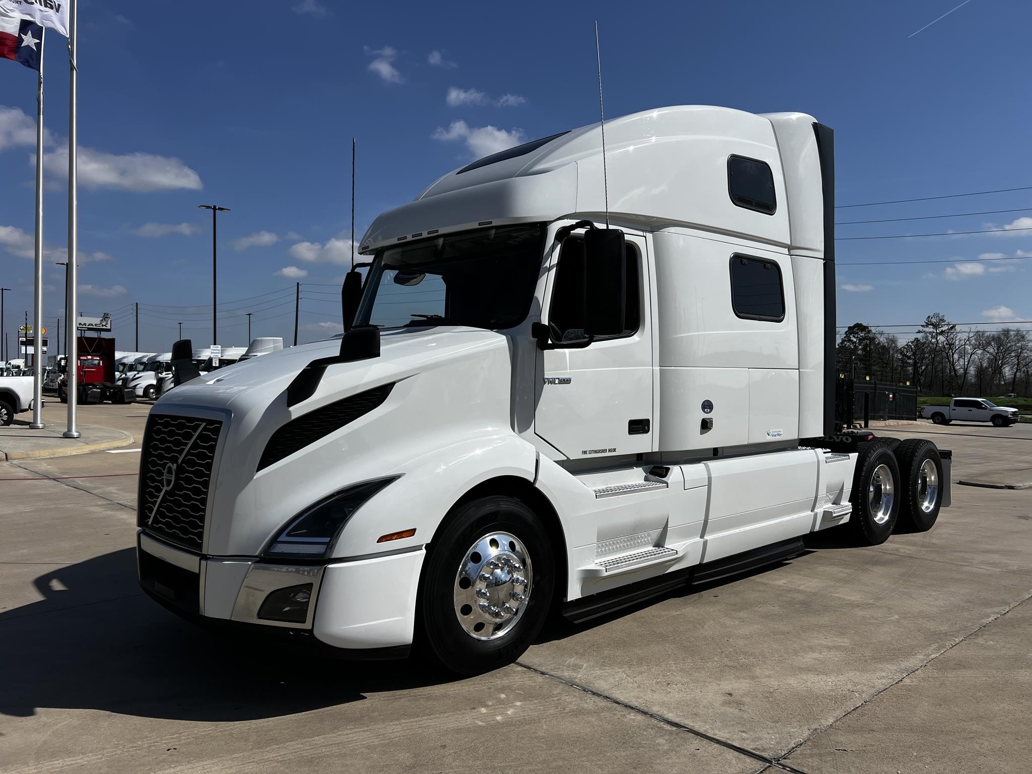 2023 VOLVO VNL64T860 - image 1 of 6