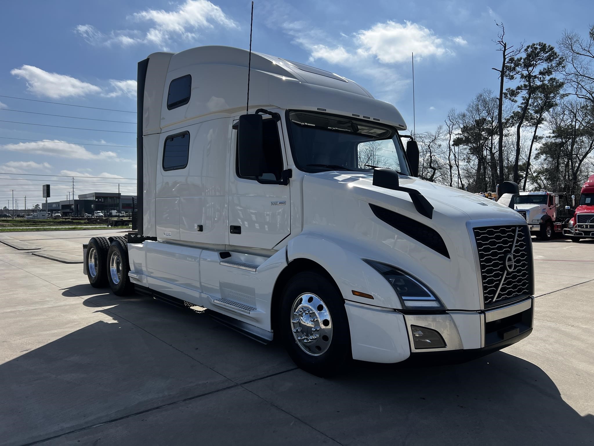 2023 VOLVO VNL64T860 - image 3 of 6