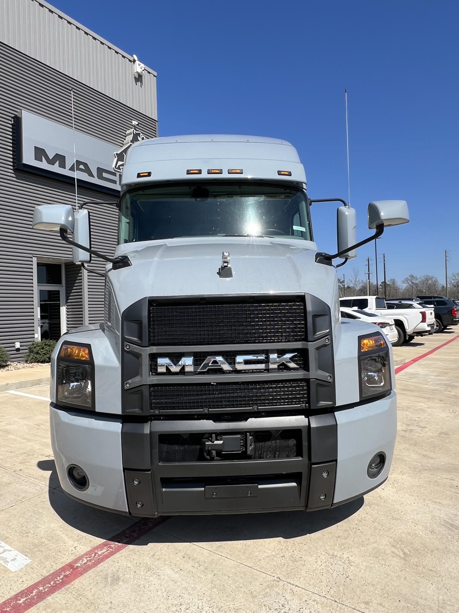 2024 MACK ANTHEM 64T - image 2 of 6