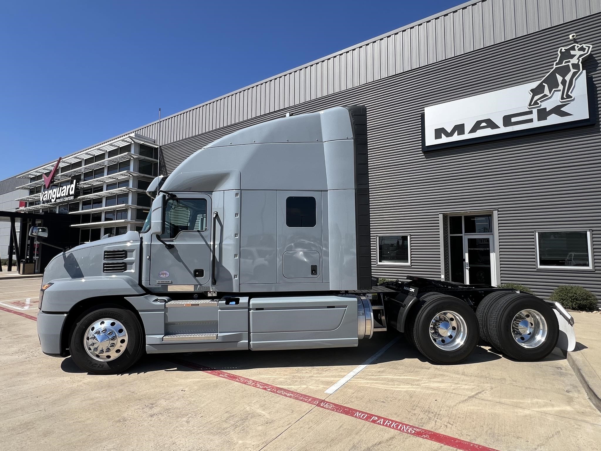 2024 MACK ANTHEM 64T - image 3 of 6