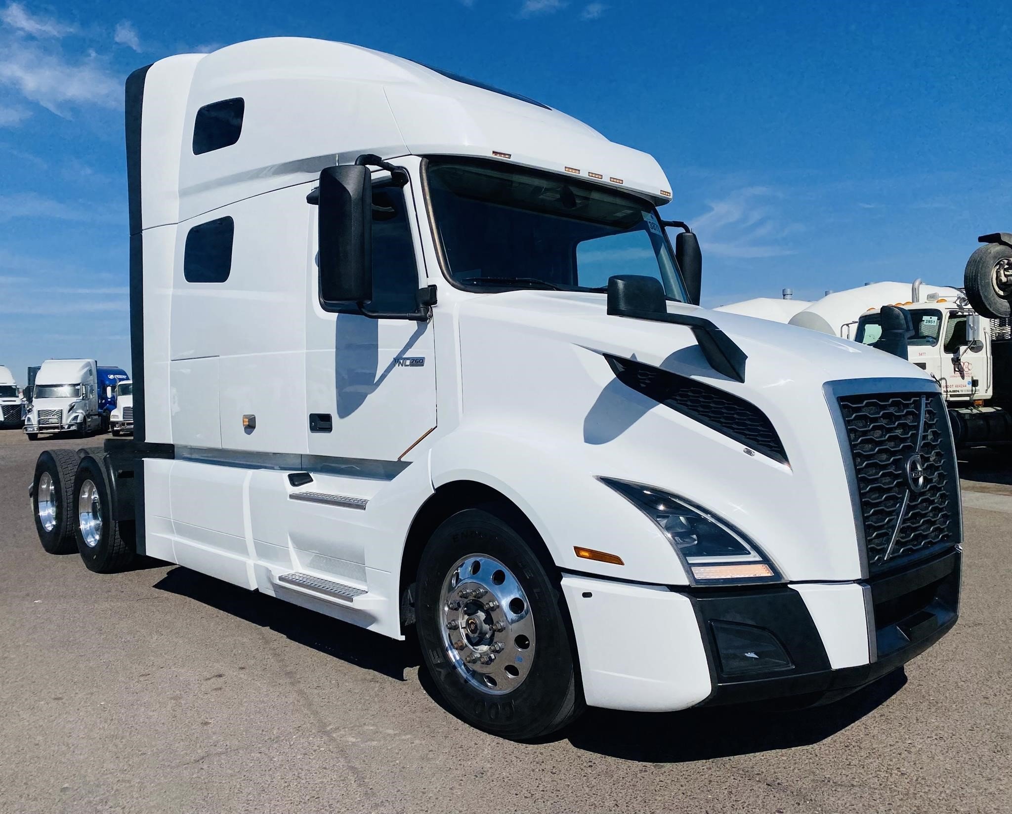 2021 VOLVO VNL64T760 - image 3 of 6