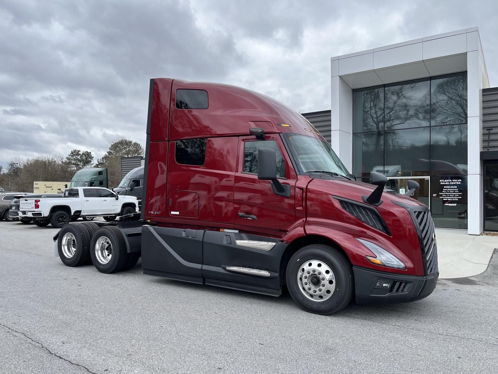 2025 VOLVO VNL64T660 - image 1 of 5