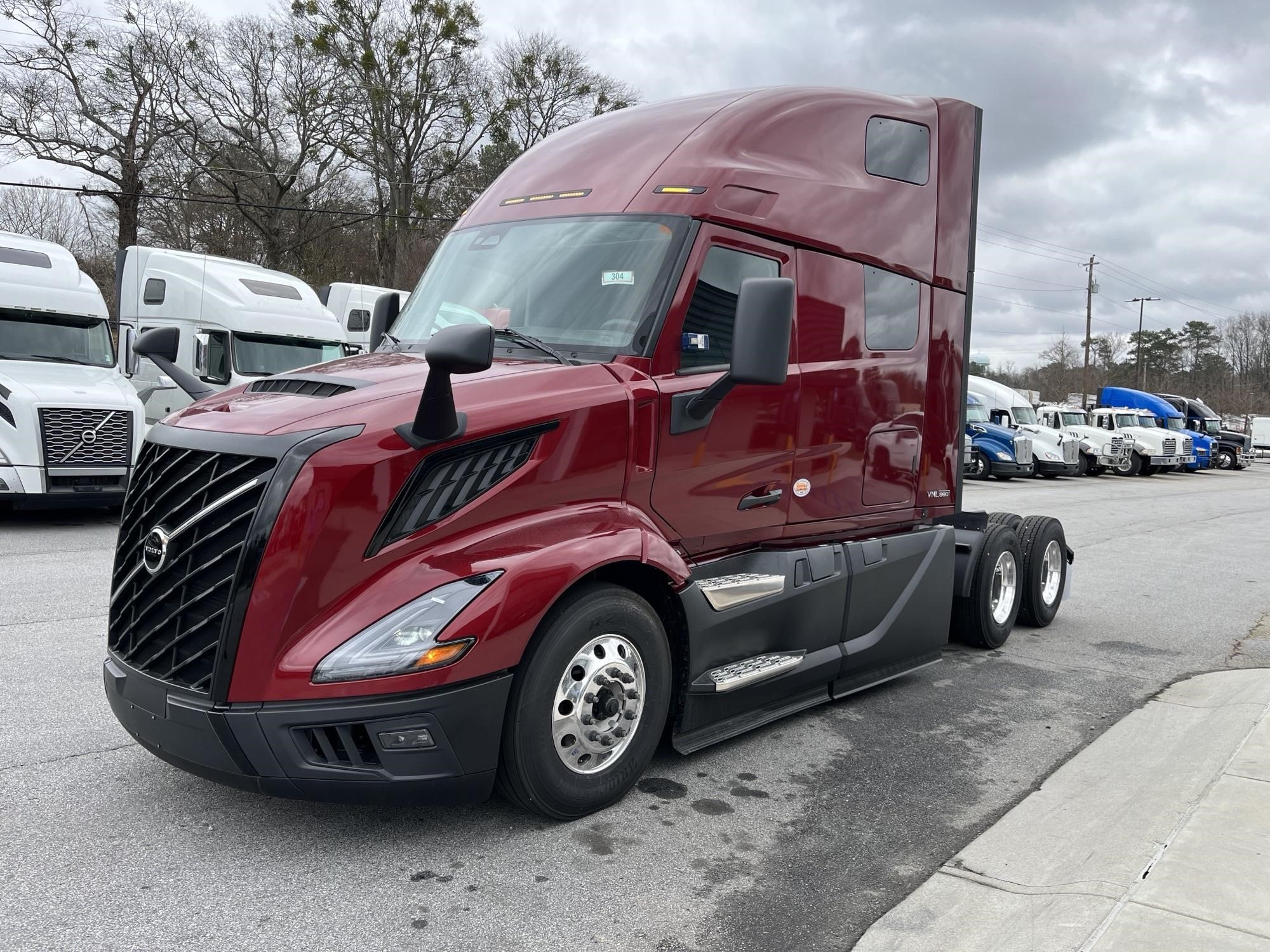 2025 VOLVO VNL64T660 - image 2 of 5