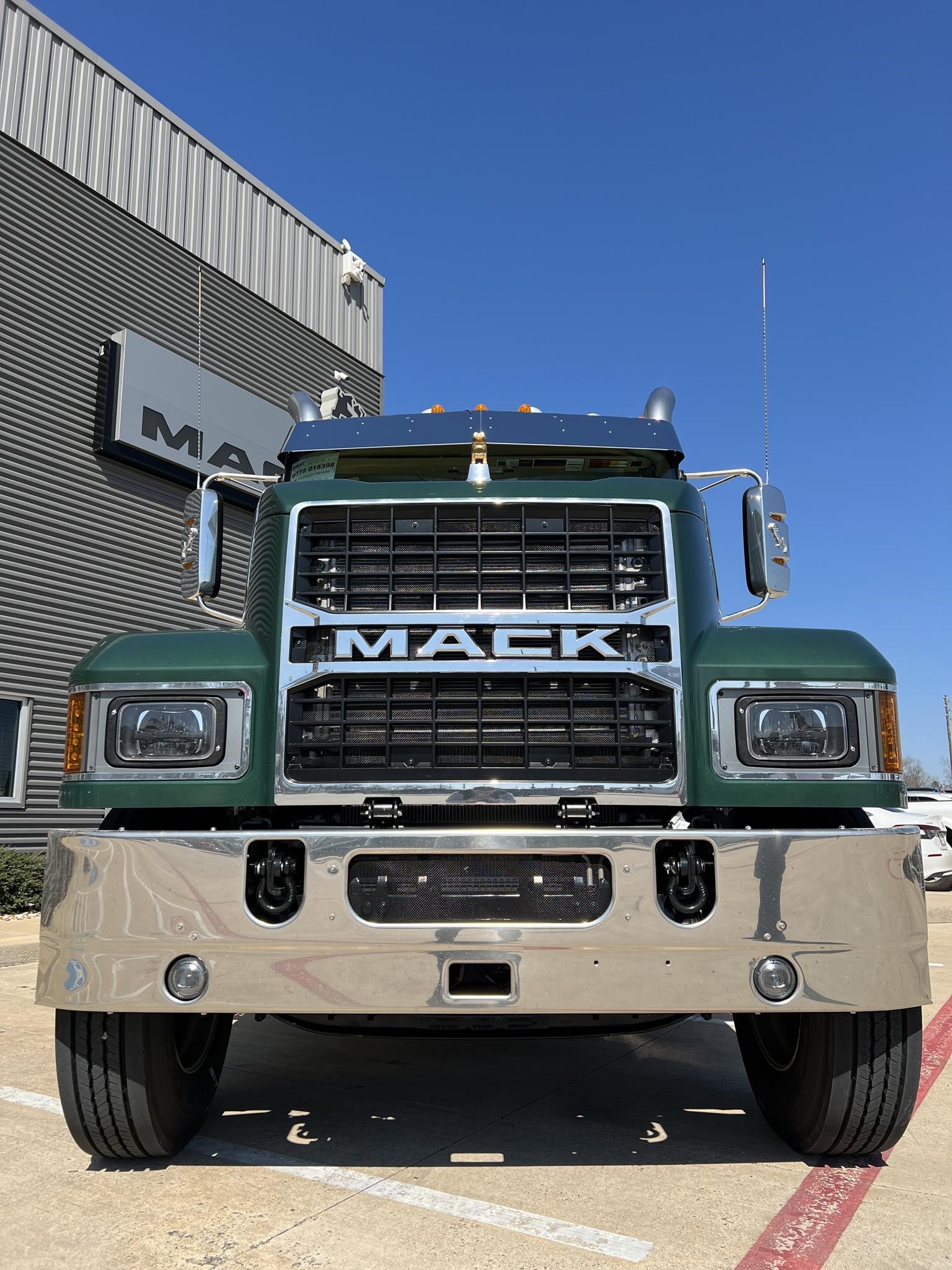 2026 MACK PINNACLE 64T - image 2 of 6