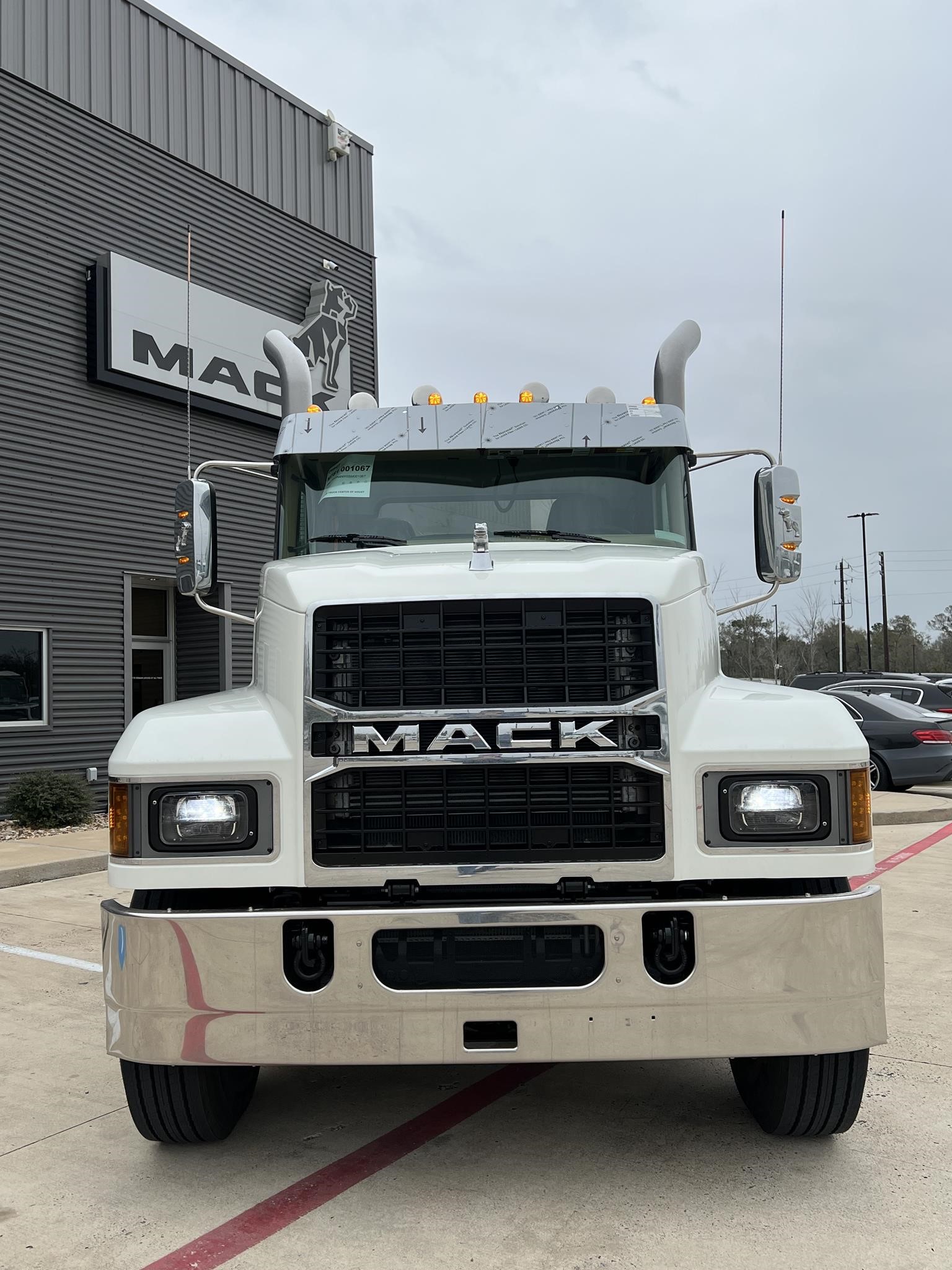 2025 MACK PINNACLE 84T - image 2 of 6