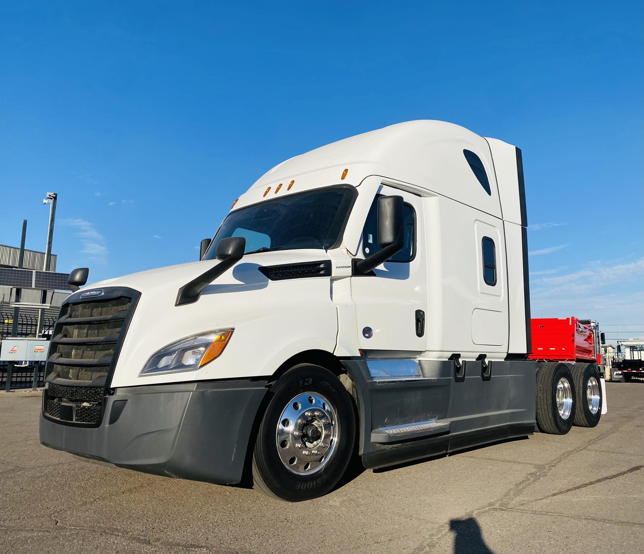 2021 FREIGHTLINER CASCADIA 126 - image 1 of 6