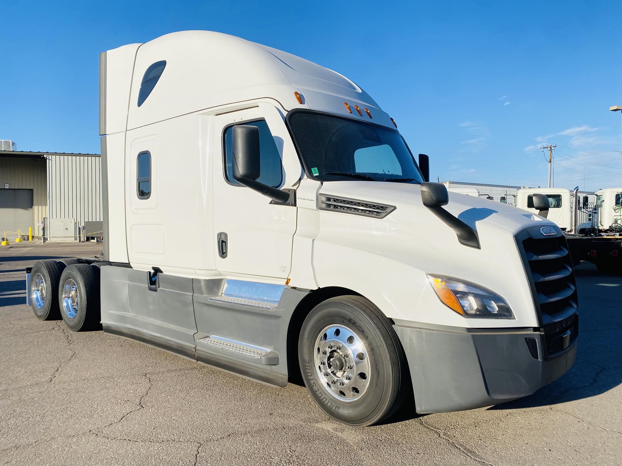 2021 FREIGHTLINER CASCADIA 126 - image 3 of 6