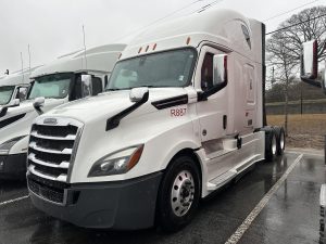 2020 FREIGHTLINER CASCADIA 126 9043073713