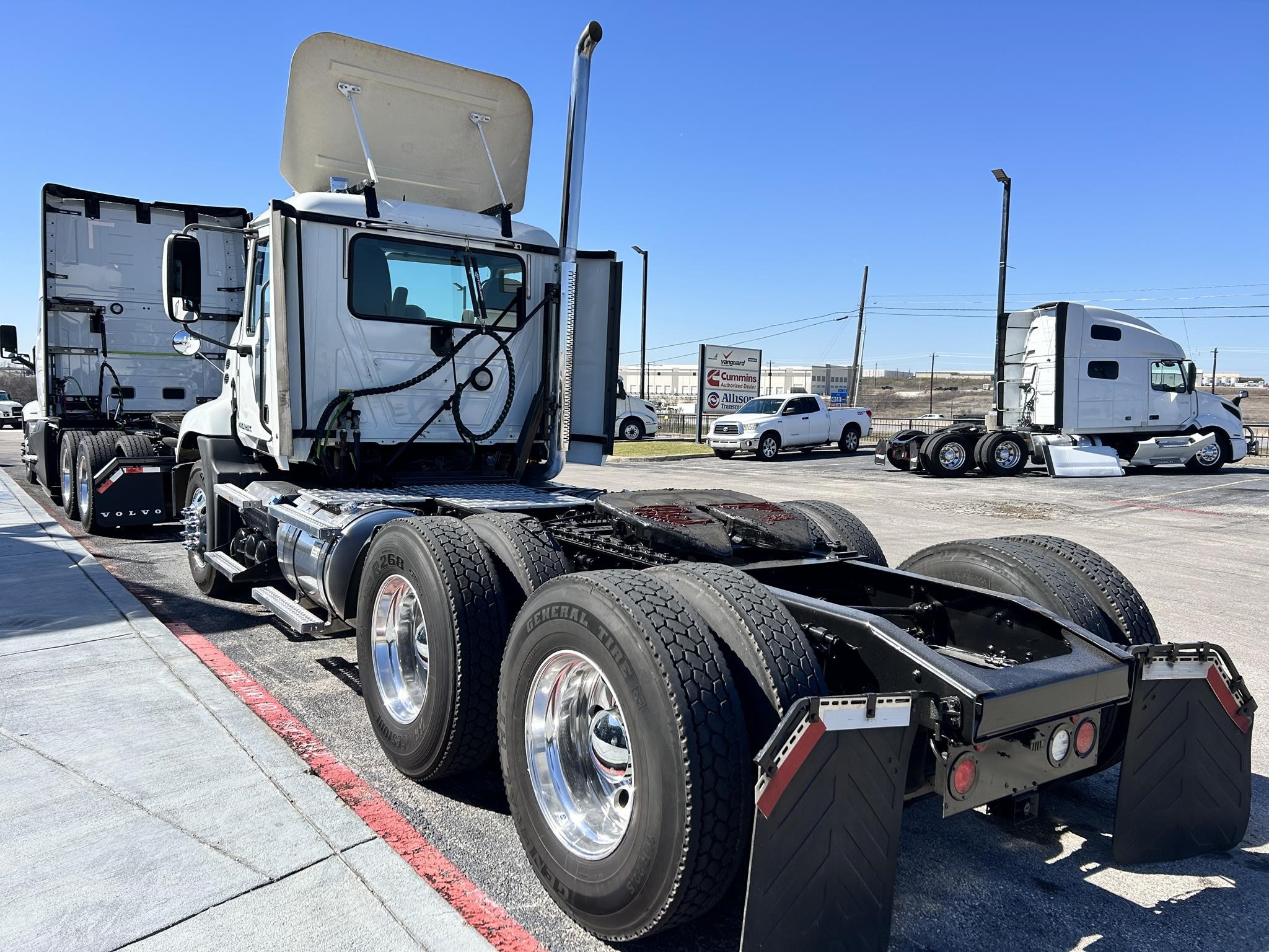 2016 MACK PINNACLE CXU613 - image 5 of 6