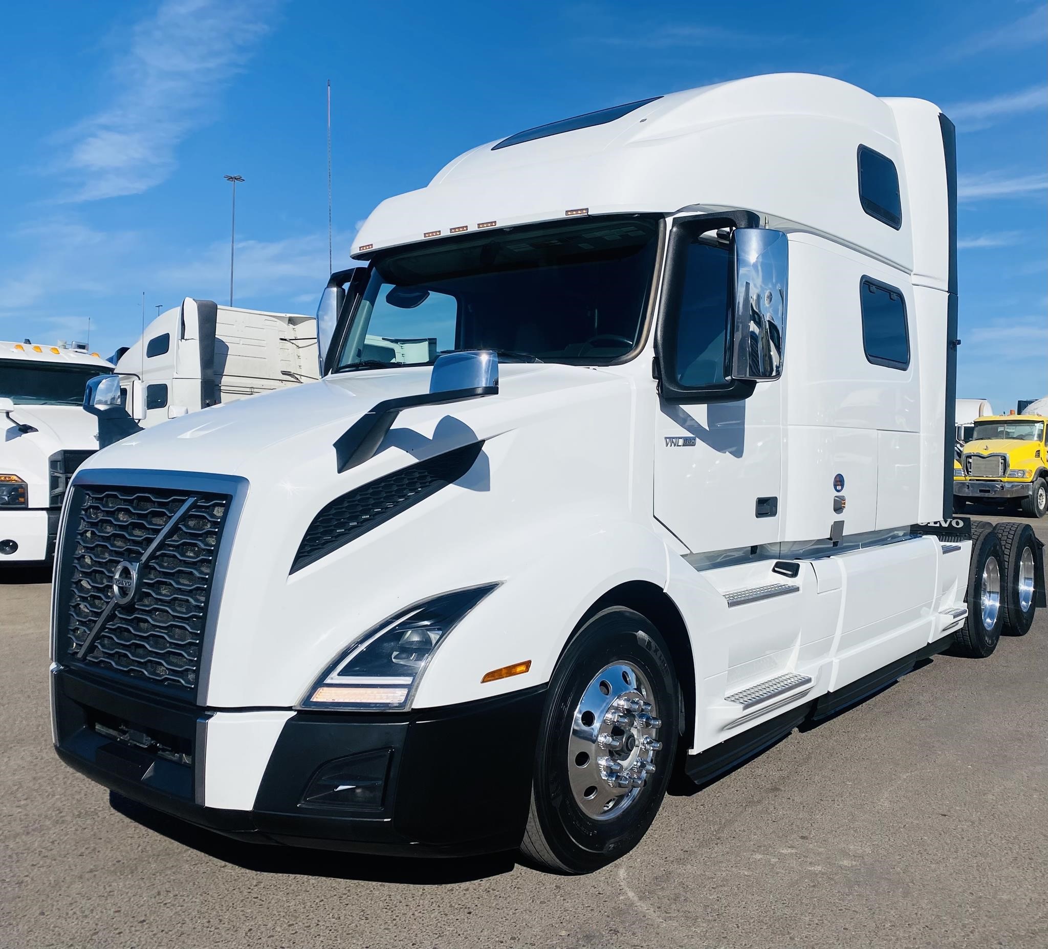 2023 VOLVO VNL64T860 - image 1 of 6