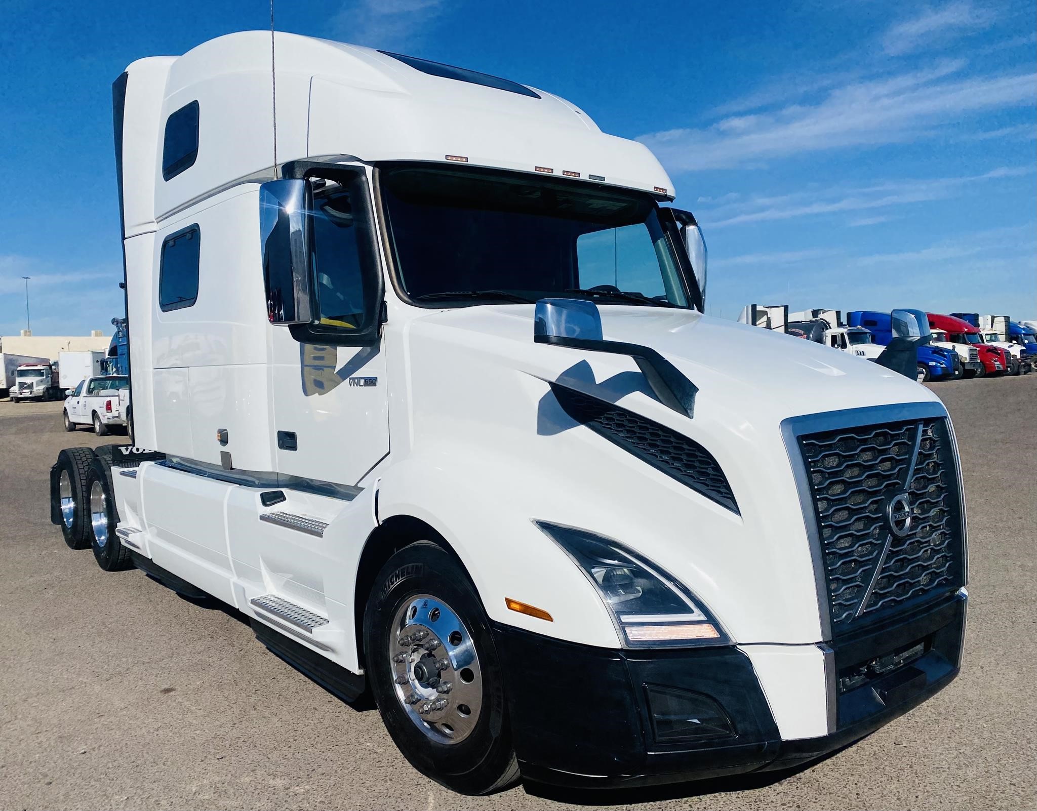 2023 VOLVO VNL64T860 - image 3 of 6