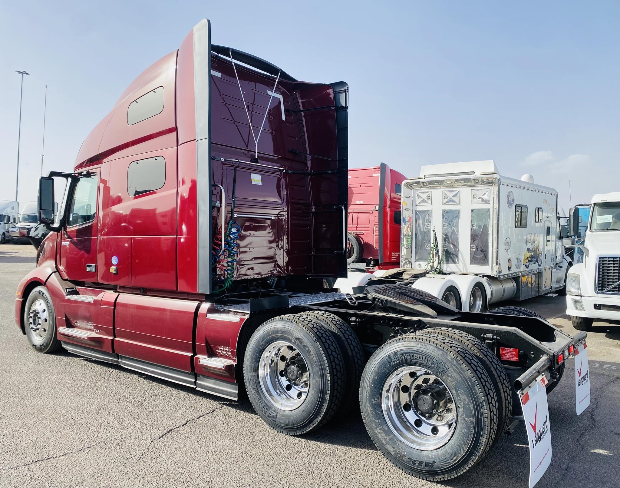 2021 VOLVO VNL64T760 - image 2 of 6