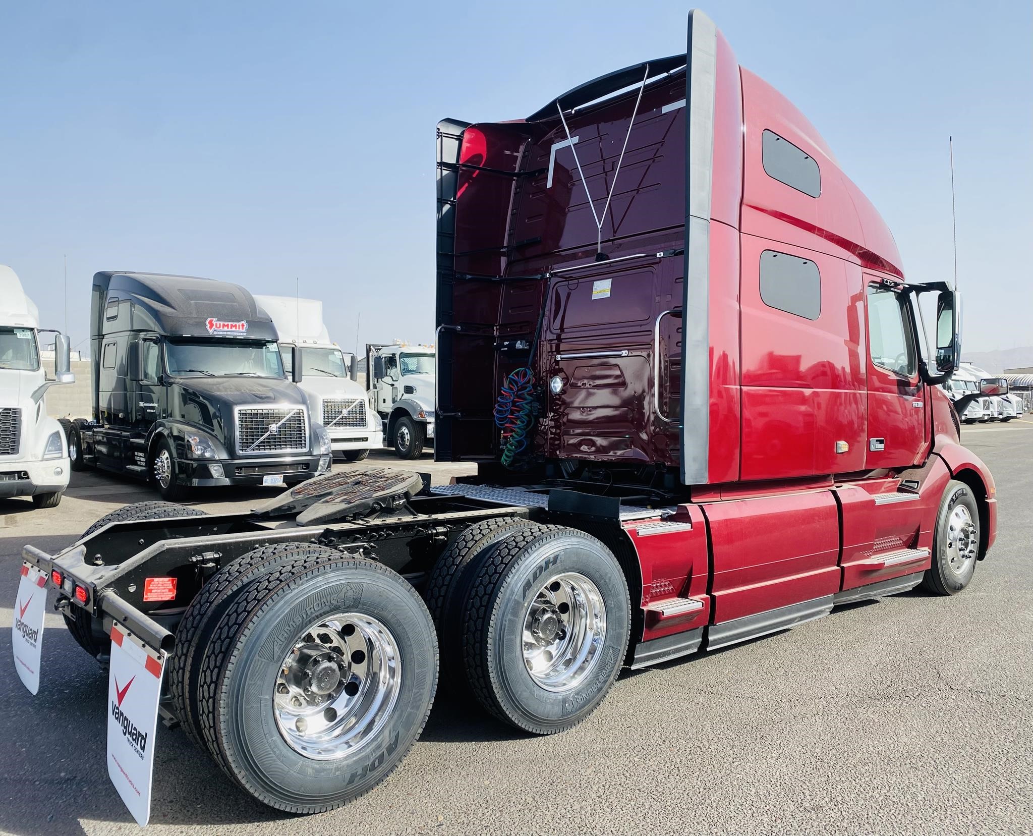 2021 VOLVO VNL64T760 - image 4 of 6