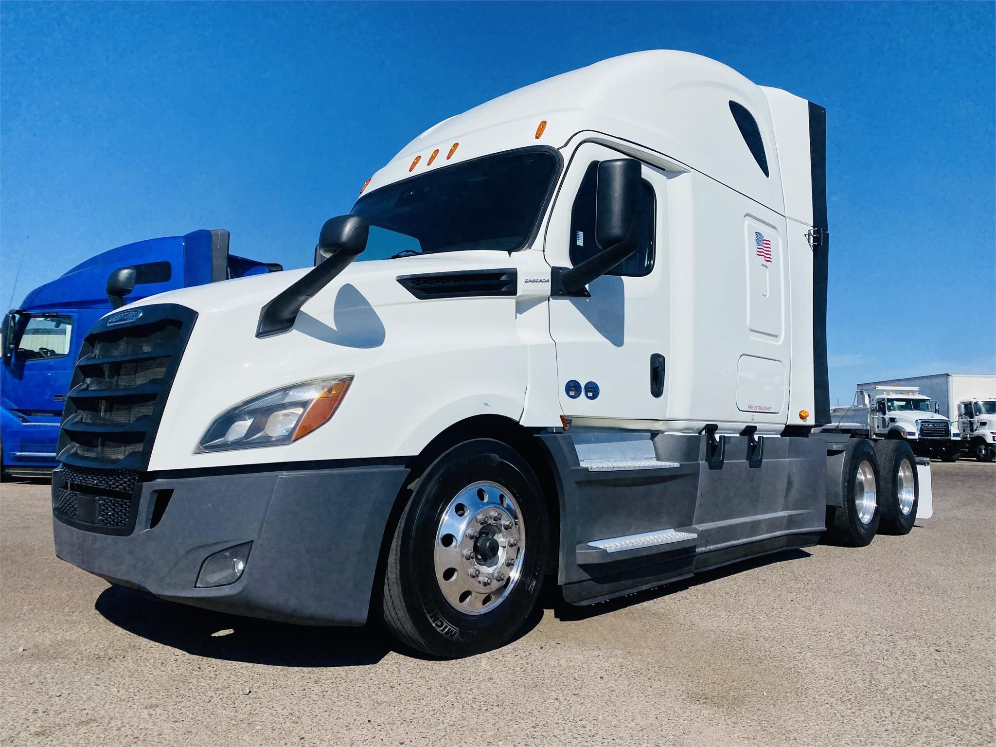 2020 FREIGHTLINER CASCADIA 126 - image 1 of 6