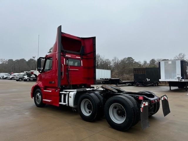 2020 VOLVO VNR64T300 - image 6 of 6