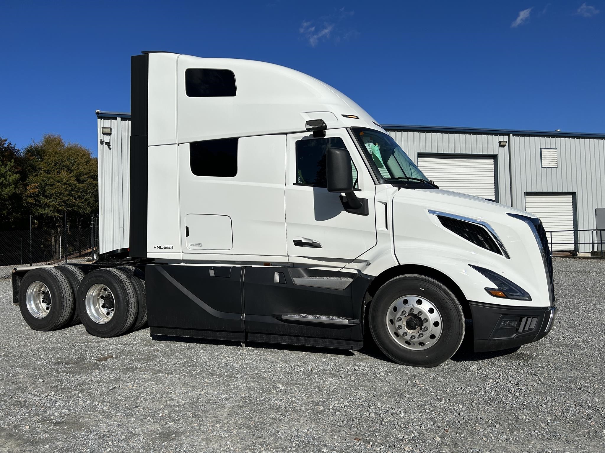 2025 VOLVO VNL64T660 - image 4 of 4