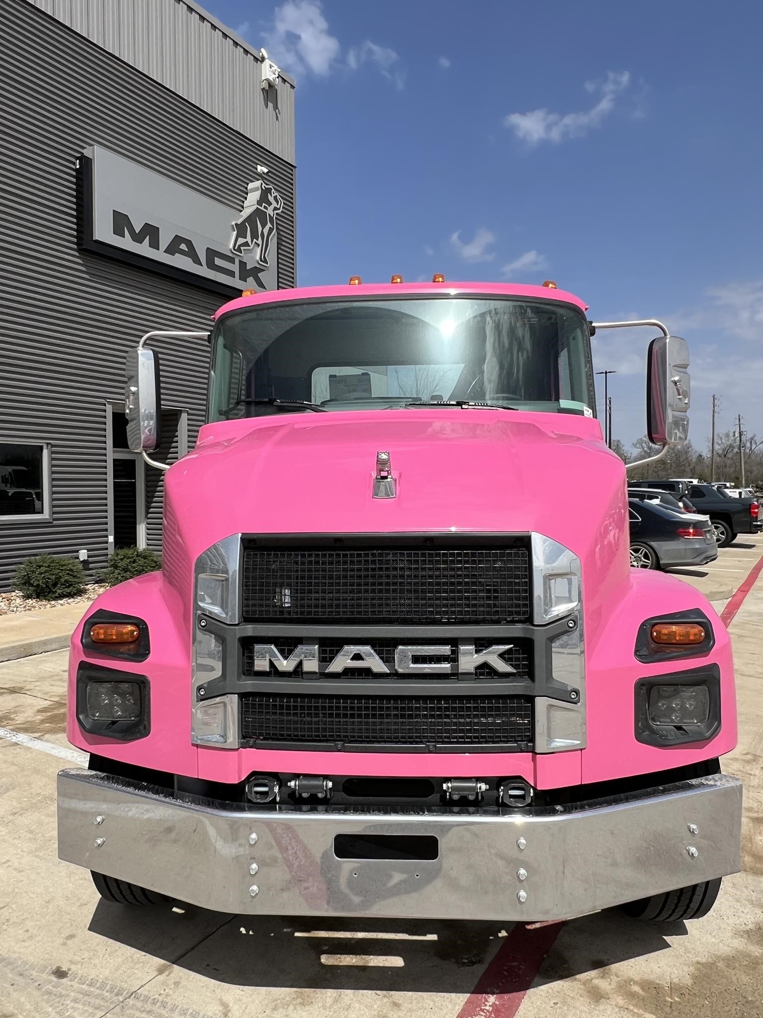 2026 MACK MD6 - image 2 of 6