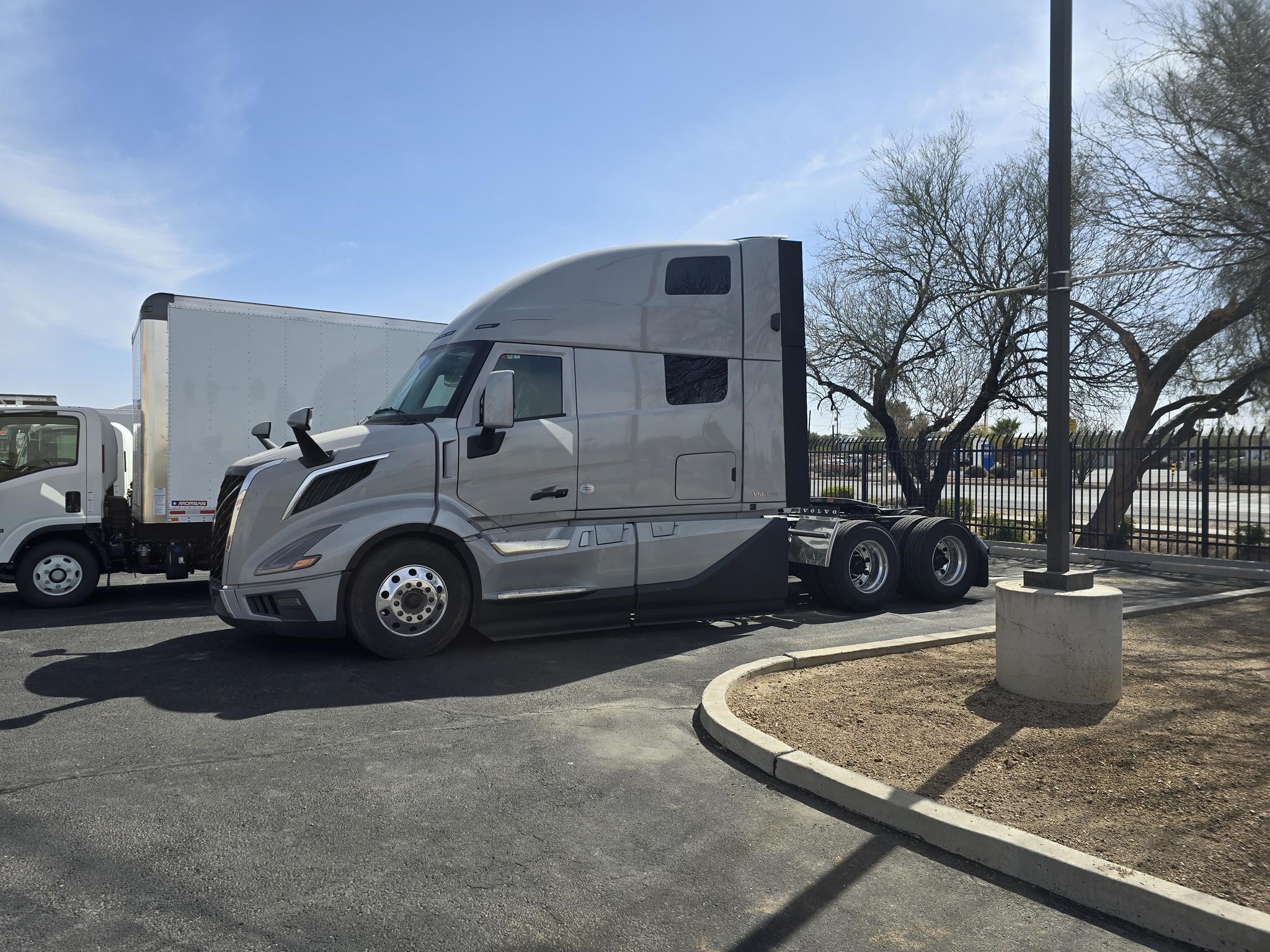 2026 VOLVO VNL64T860 - image 1 of 6