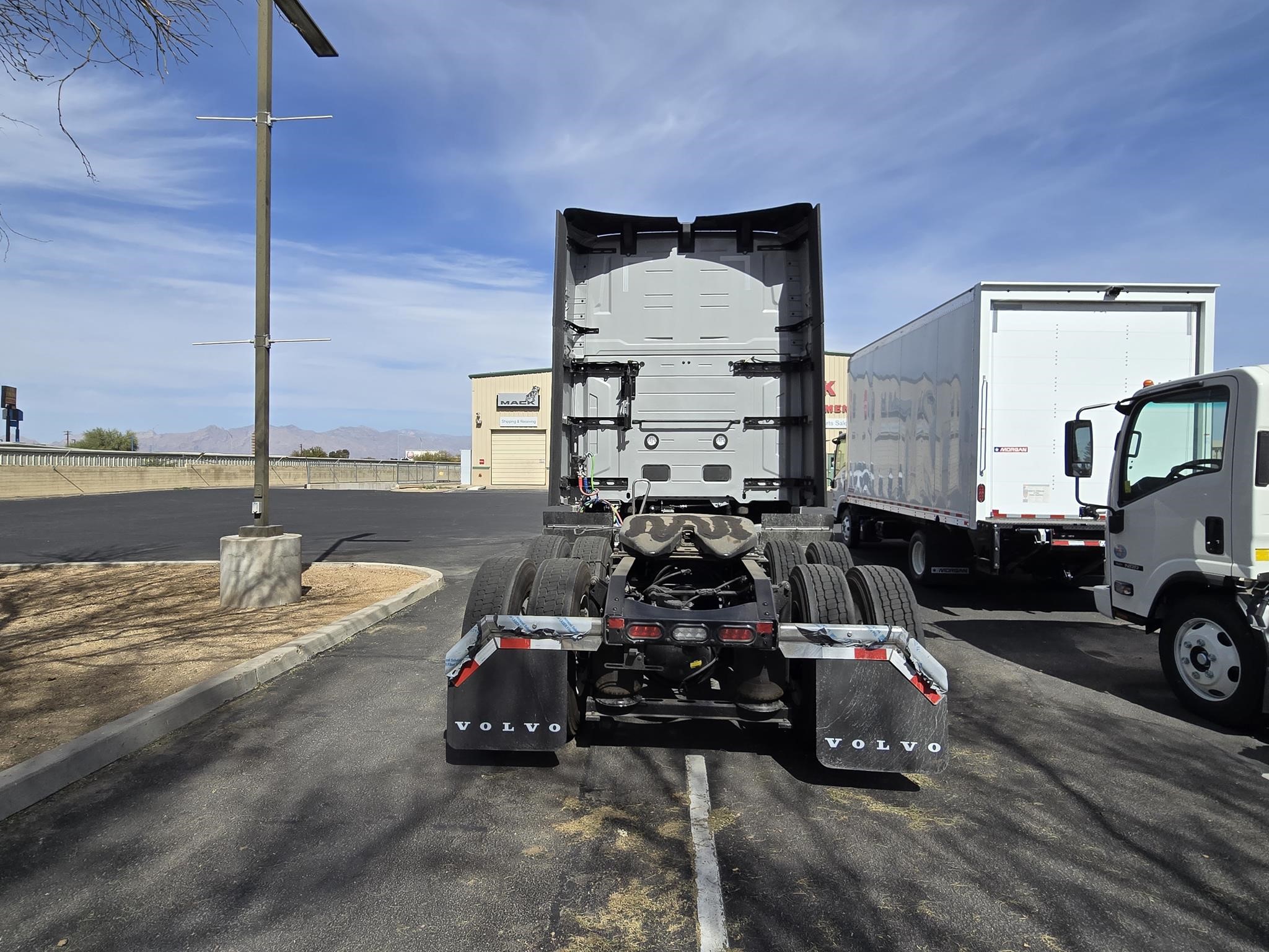 2026 VOLVO VNL64T860 - image 3 of 6