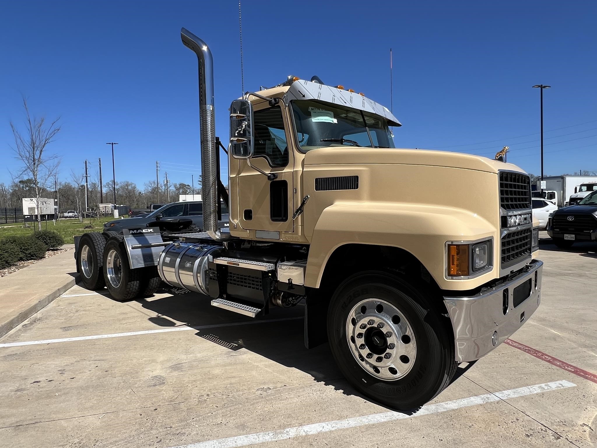 2026 MACK PINNACLE 64T - image 3 of 6