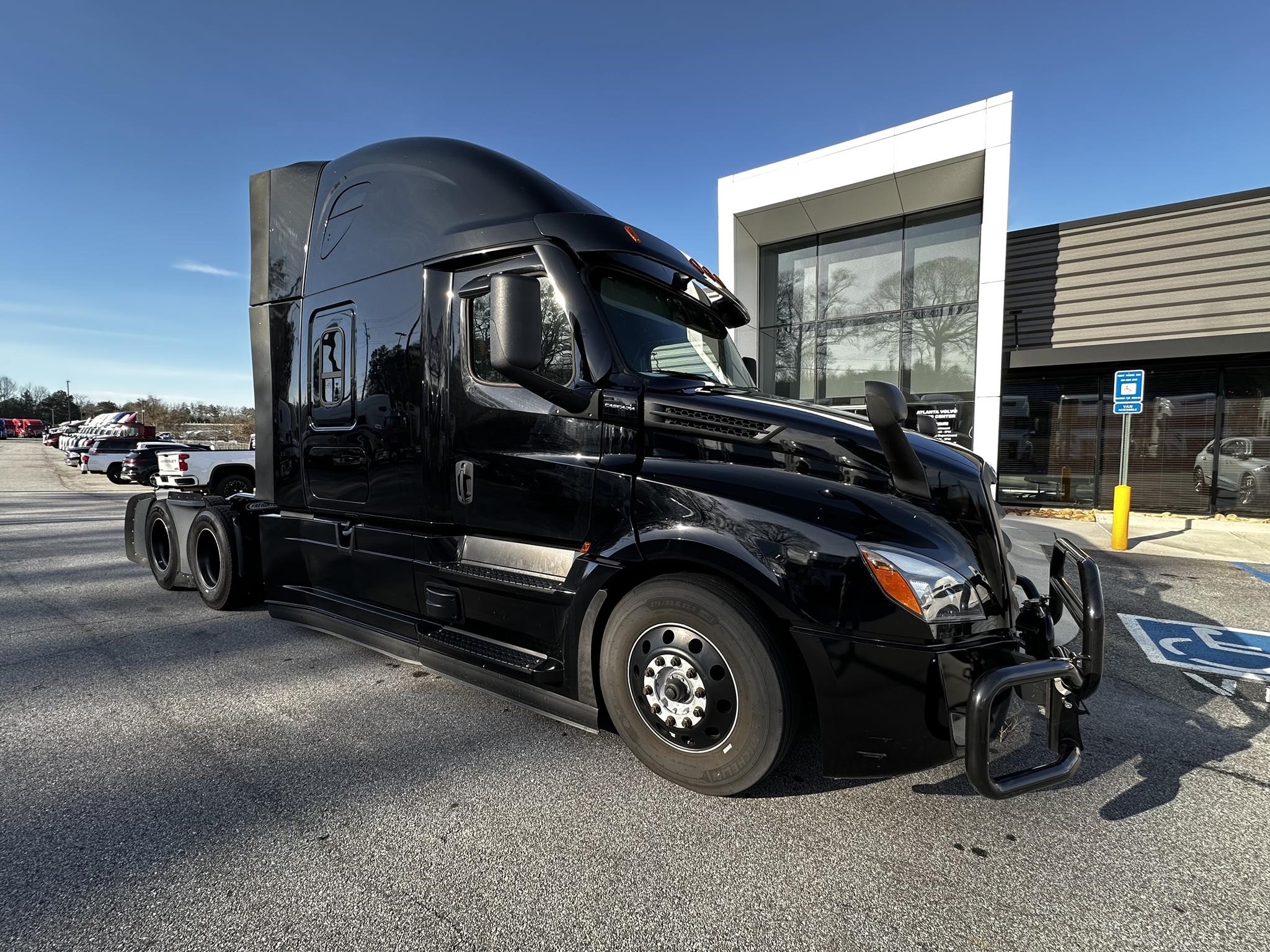 2023 FREIGHTLINER CASCADIA 126 - image 1 of 6