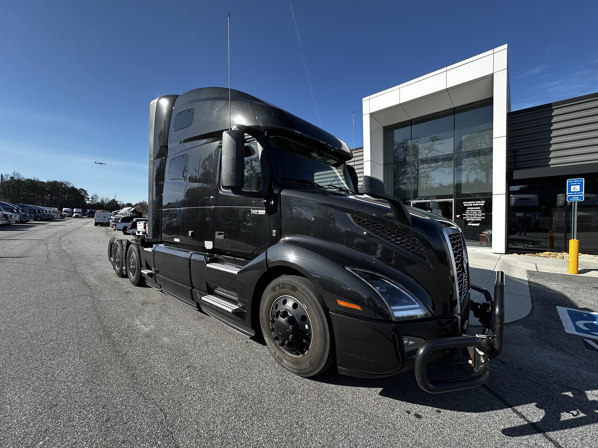 2022 VOLVO VNL64T760 - image 1 of 6