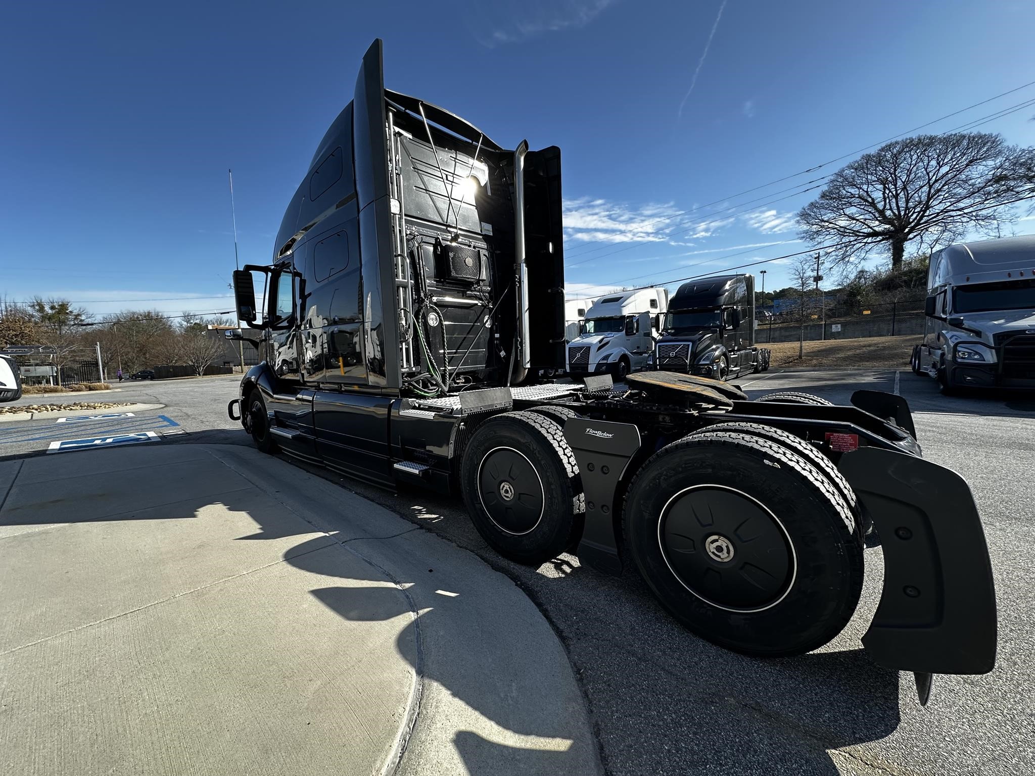 2022 VOLVO VNL64T760 - image 6 of 6