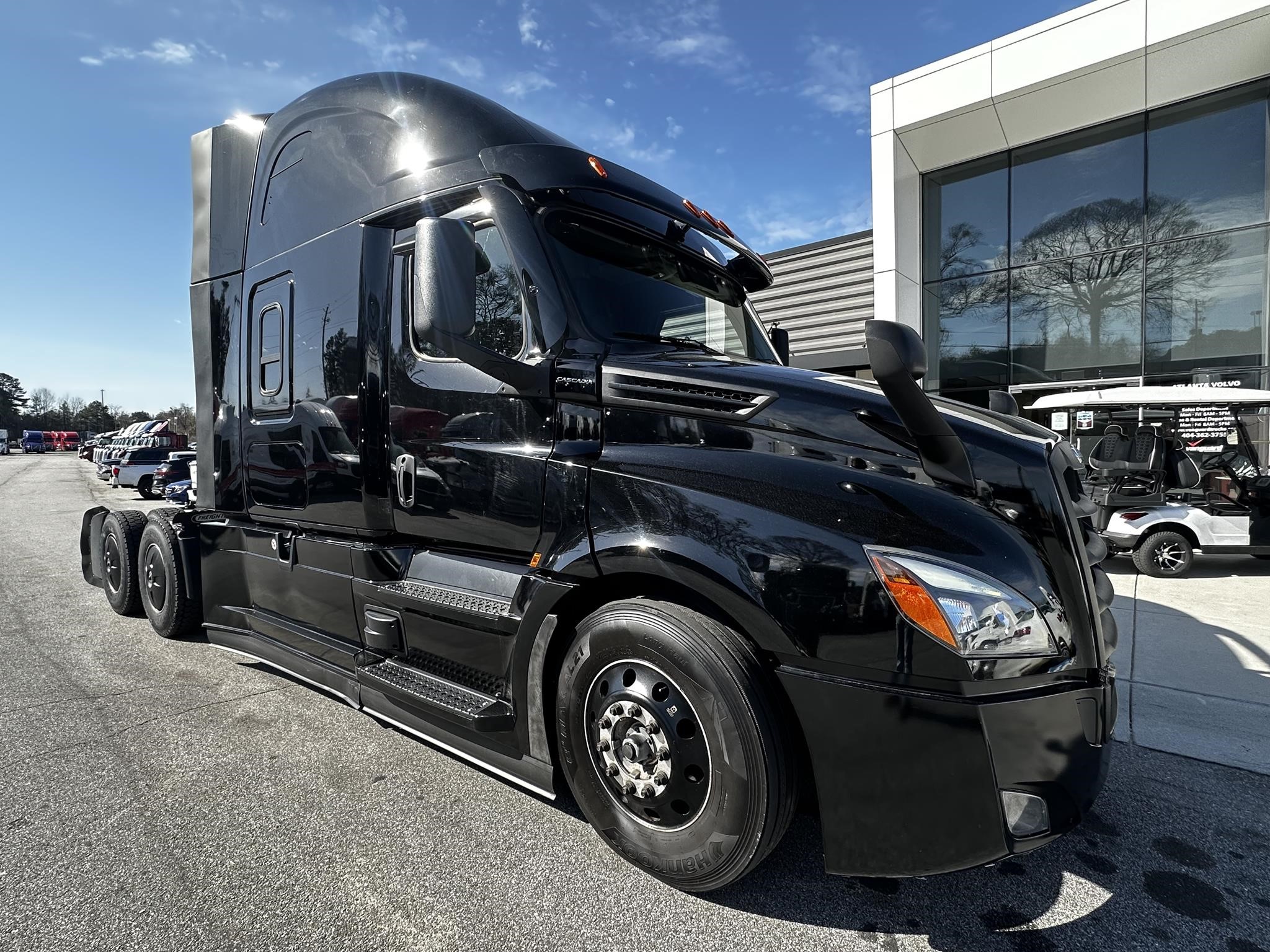 2023 FREIGHTLINER CASCADIA 126 - image 1 of 6