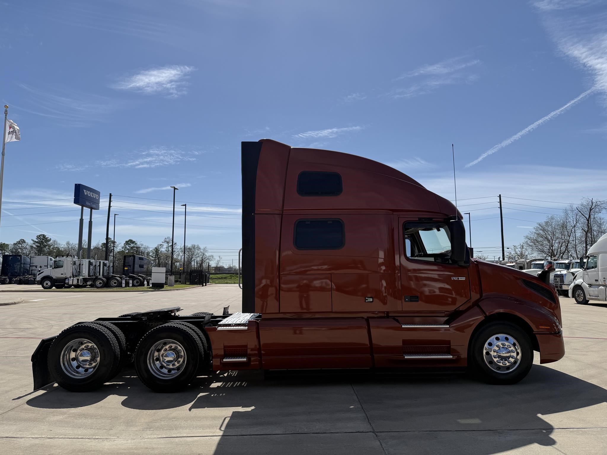 2023 VOLVO VNL64T860 - image 4 of 6