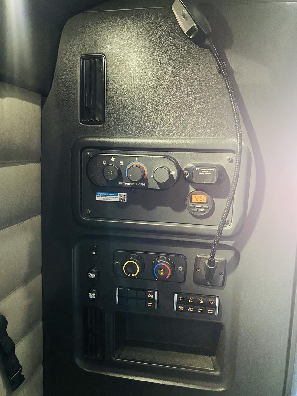 2020 FREIGHTLINER CASCADIA 126 - image 6 of 6