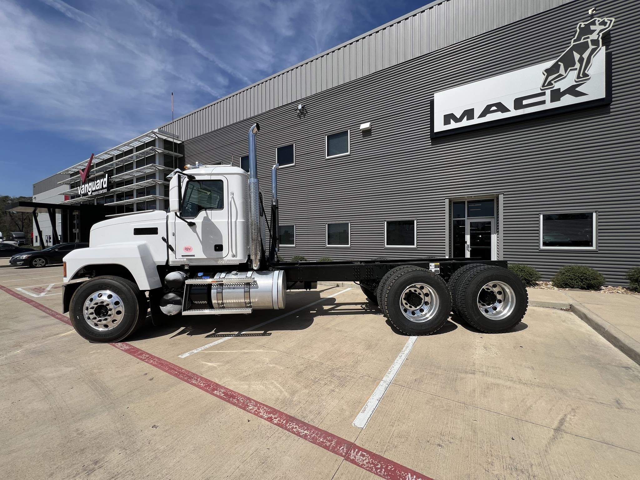 2026 MACK PINNACLE 64R - image 4 of 6