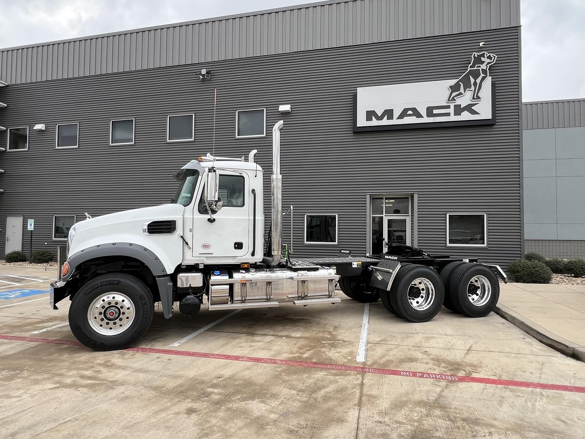 2026 MACK GRANITE 64FT - image 2 of 6