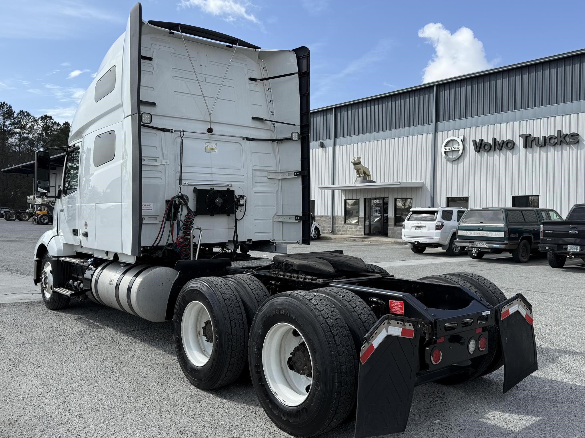 2019 VOLVO VNL64T760 - image 5 of 6