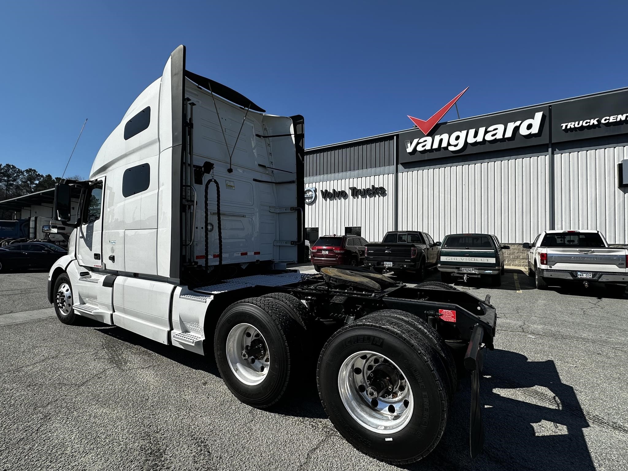 2019 VOLVO VNL64T760 - image 5 of 6