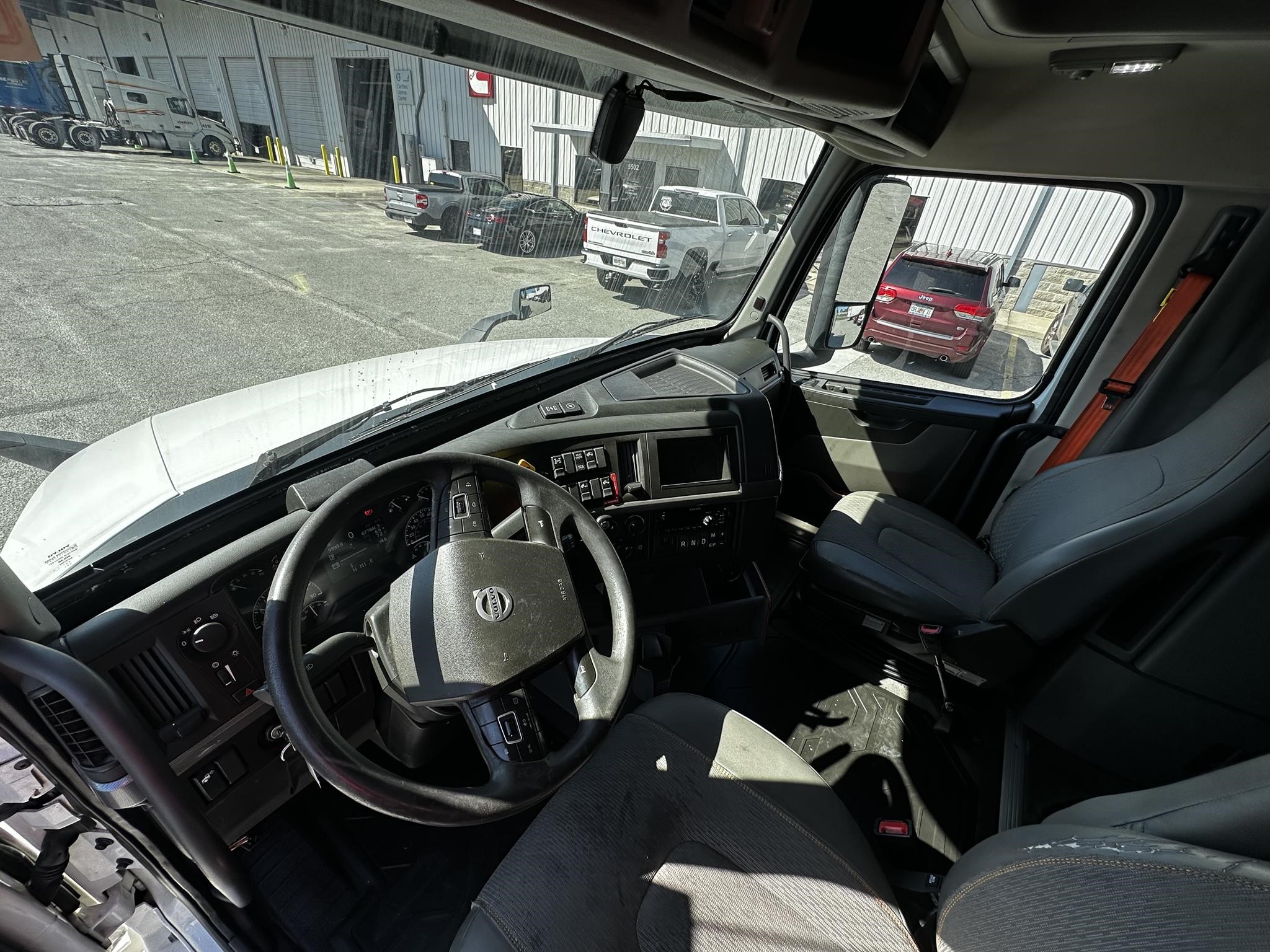 2019 VOLVO VNL64T760 - image 6 of 6