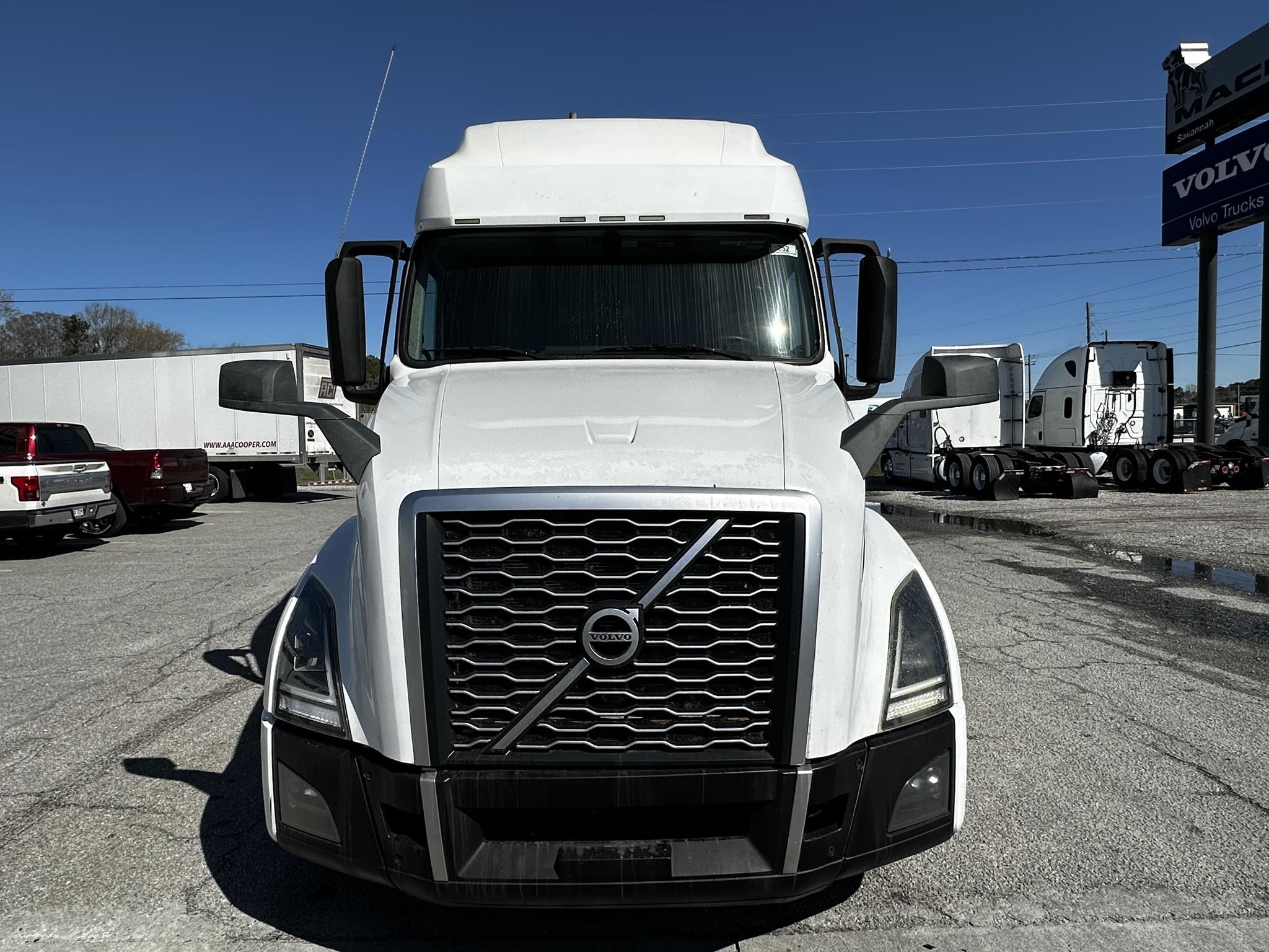 2019 VOLVO VNL64T760 - image 2 of 6