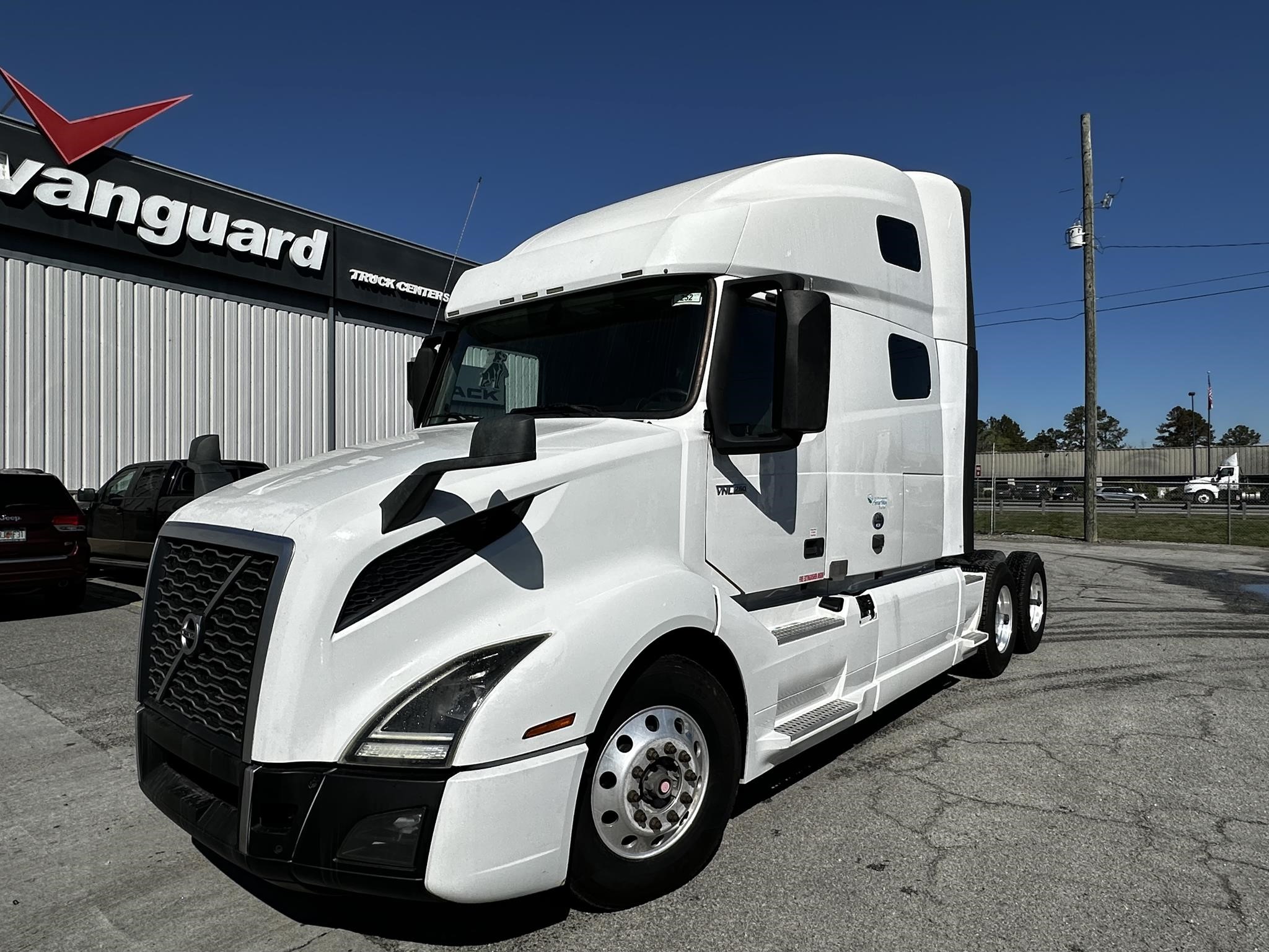 2019 VOLVO VNL64T760 - image 1 of 6