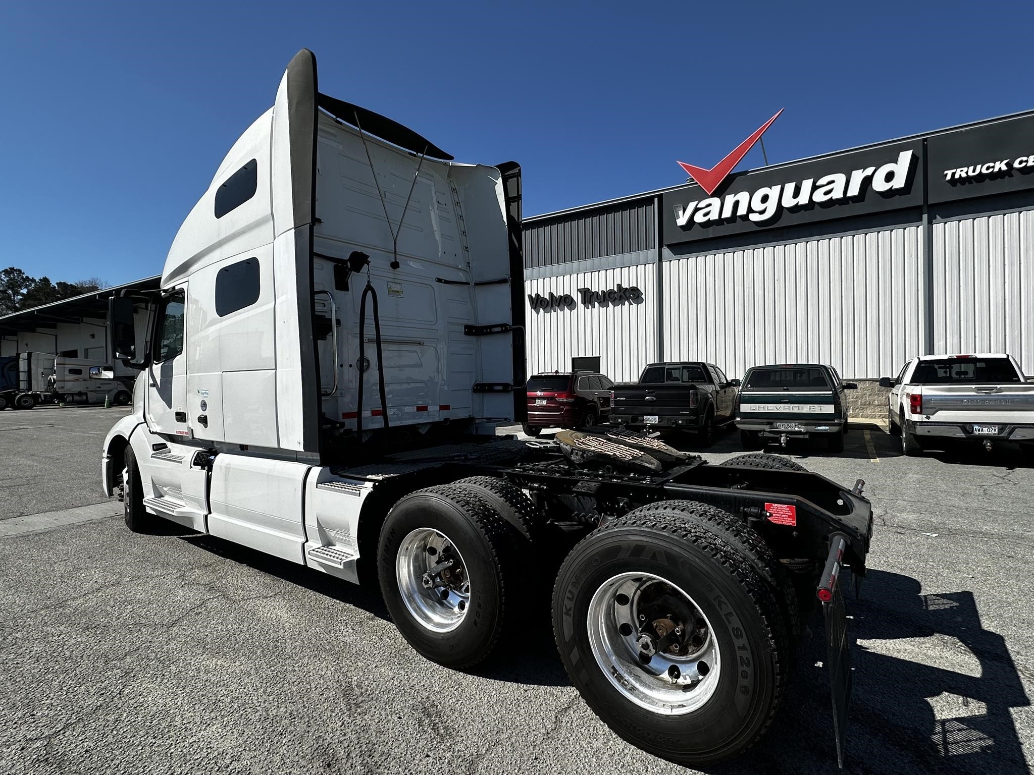 2019 VOLVO VNL64T760 - image 5 of 6