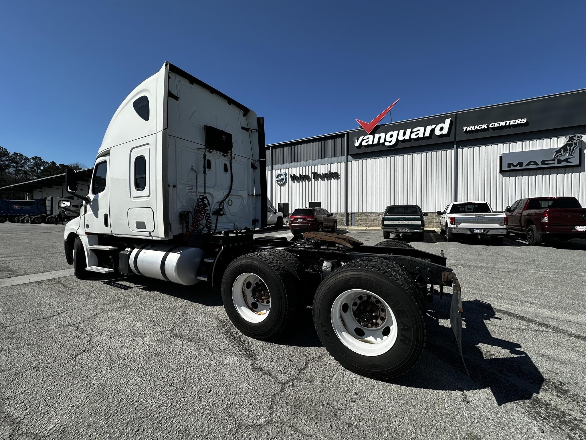 2019 FREIGHTLINER CASCADIA 126 - image 5 of 6