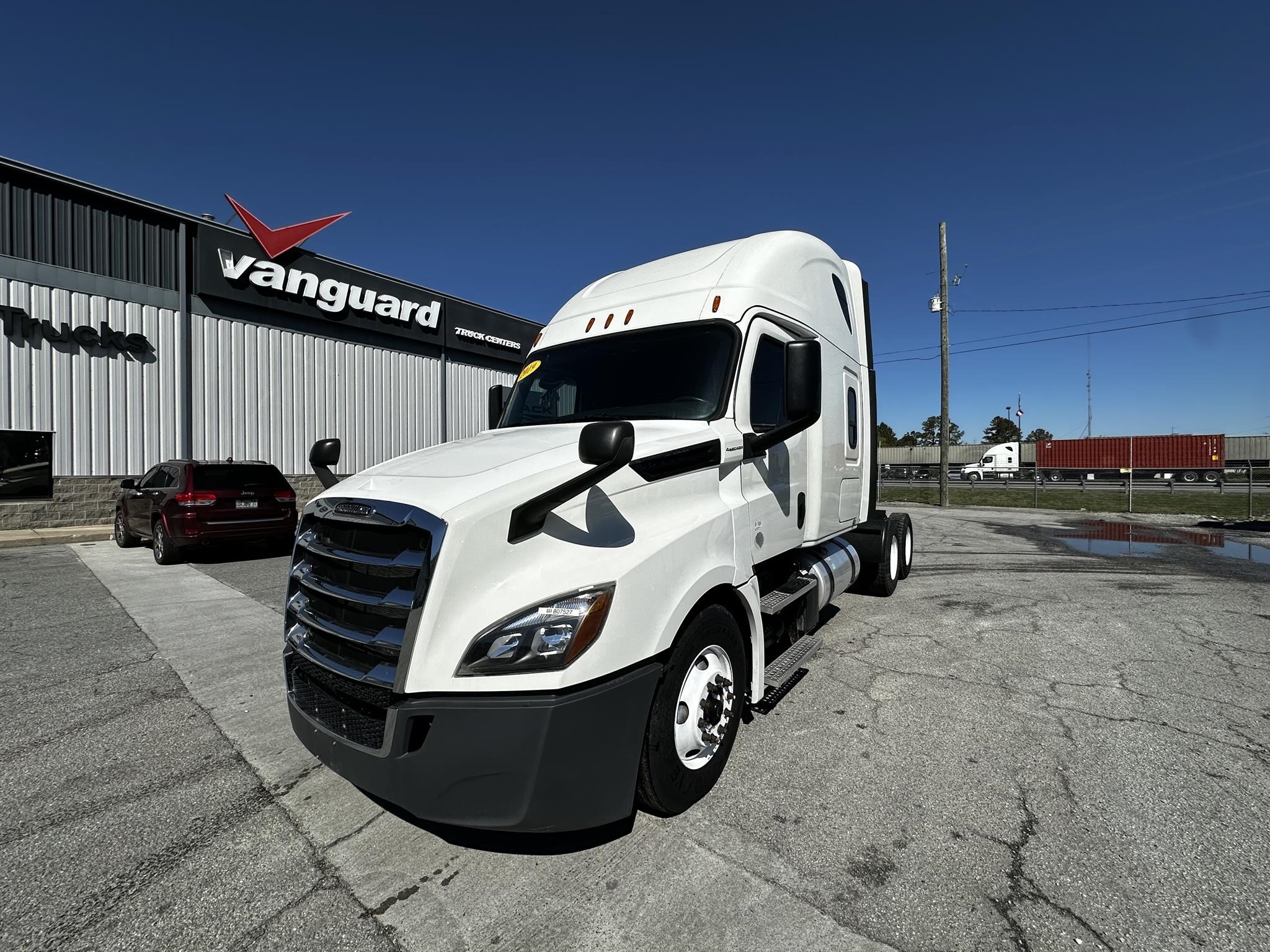 2019 FREIGHTLINER CASCADIA 126 - image 1 of 6