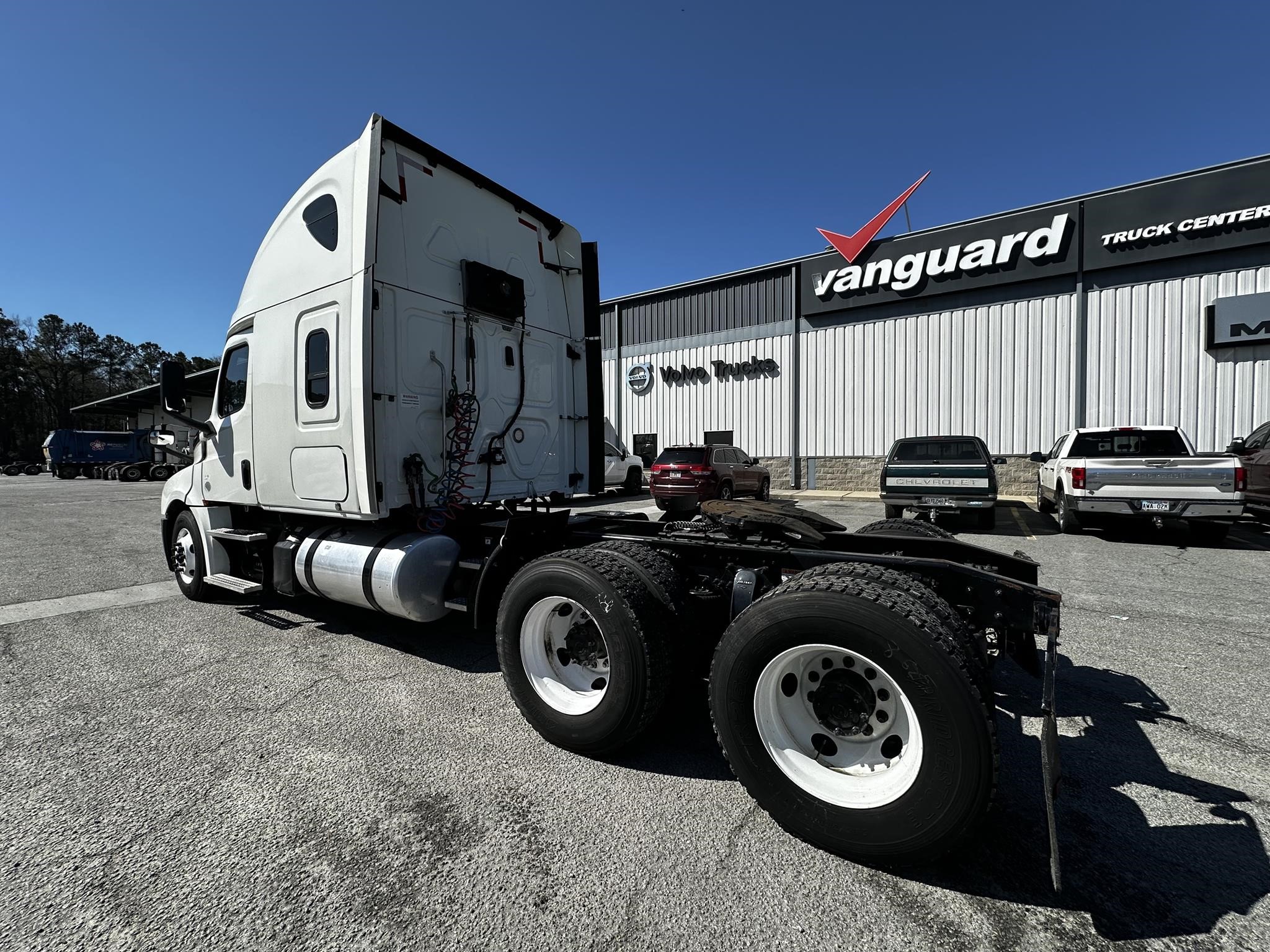 2019 FREIGHTLINER CASCADIA 126 - image 5 of 6