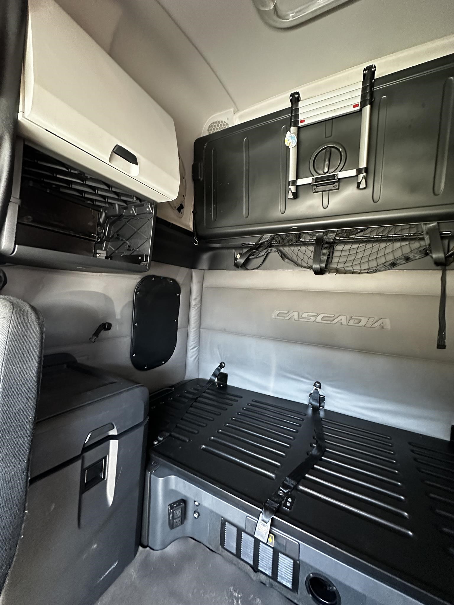 2019 FREIGHTLINER CASCADIA 126 - image 6 of 6