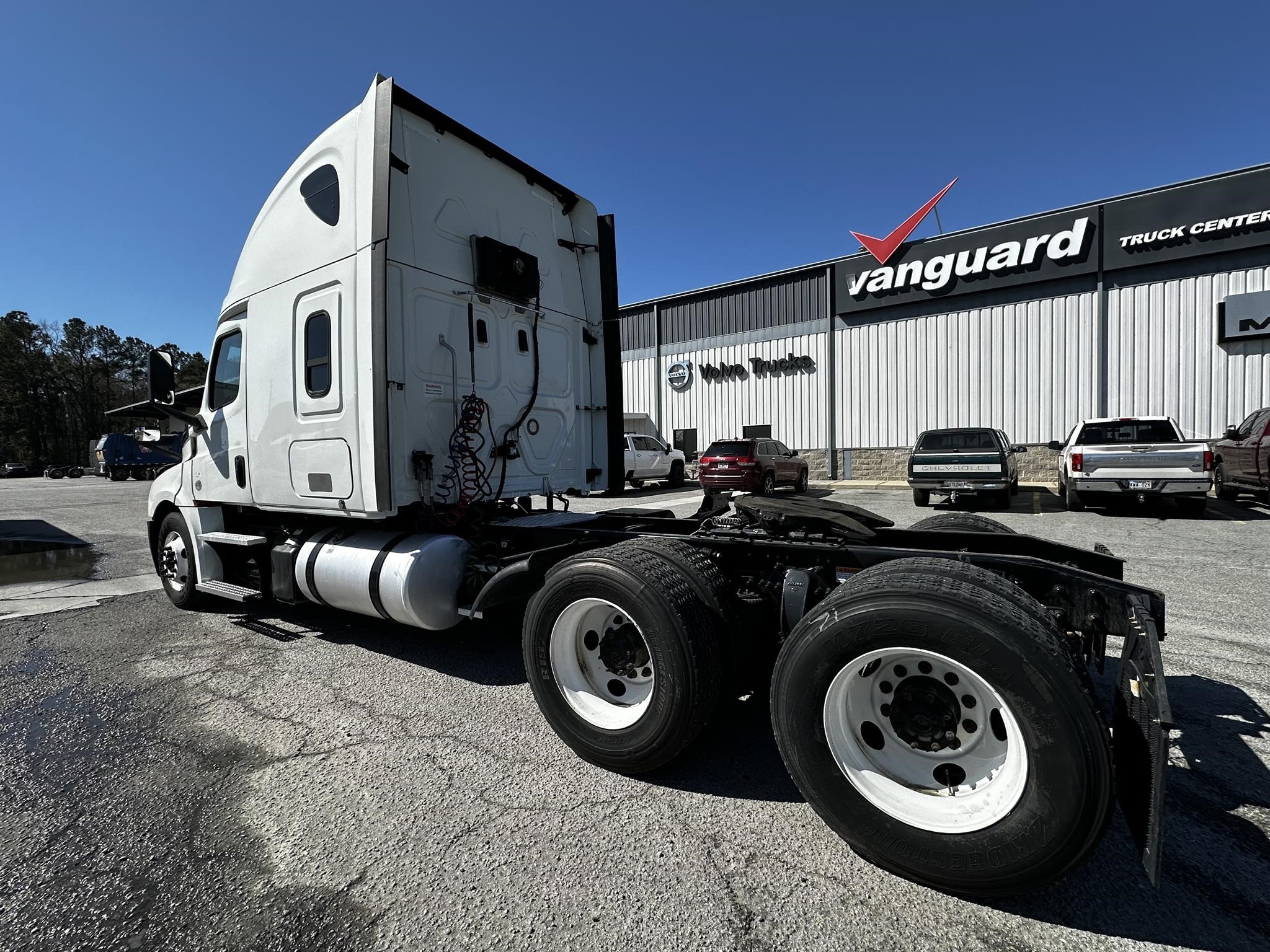 2019 FREIGHTLINER CASCADIA 126 - image 5 of 6