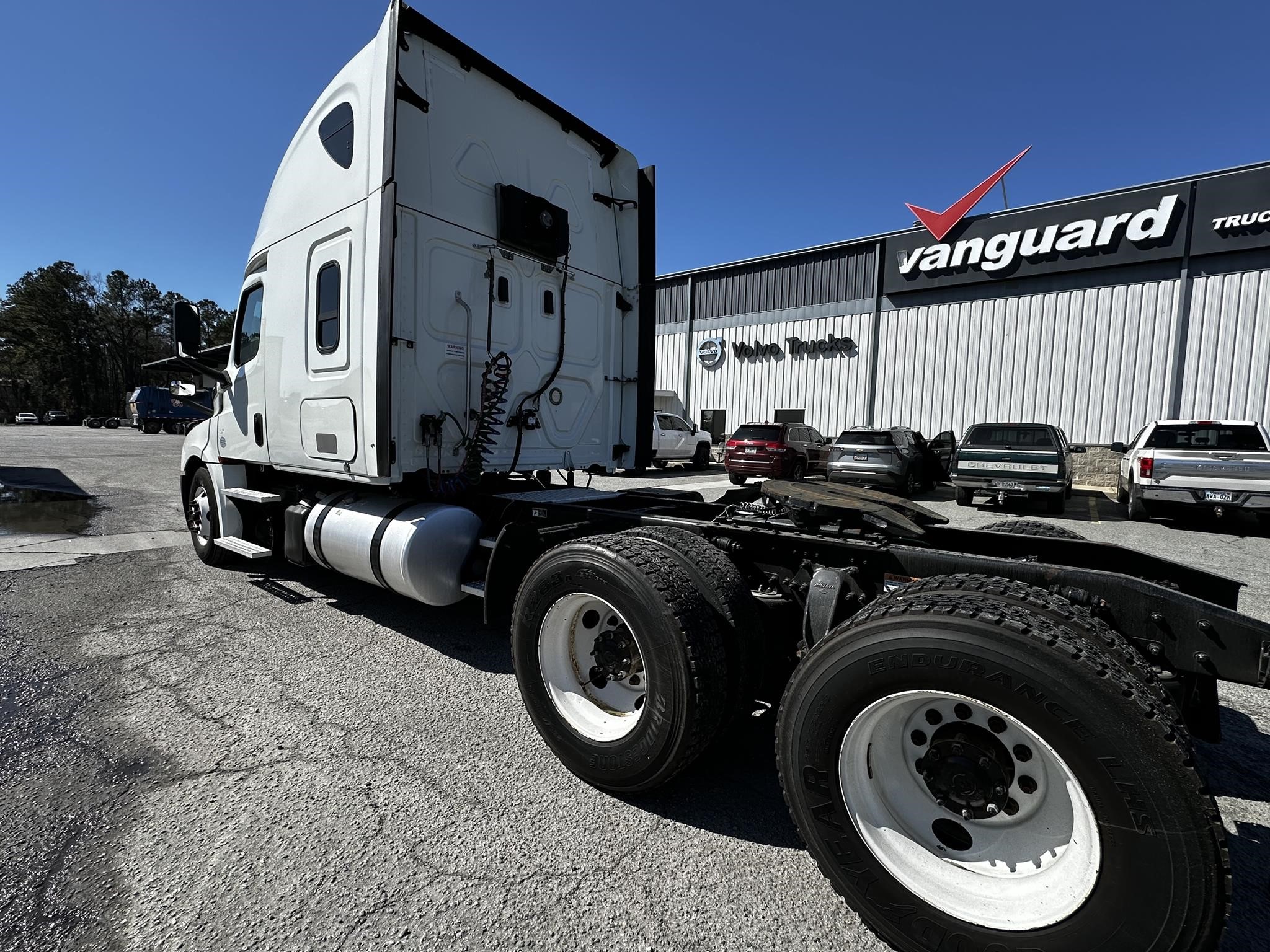 2019 FREIGHTLINER CASCADIA 126 - image 5 of 6