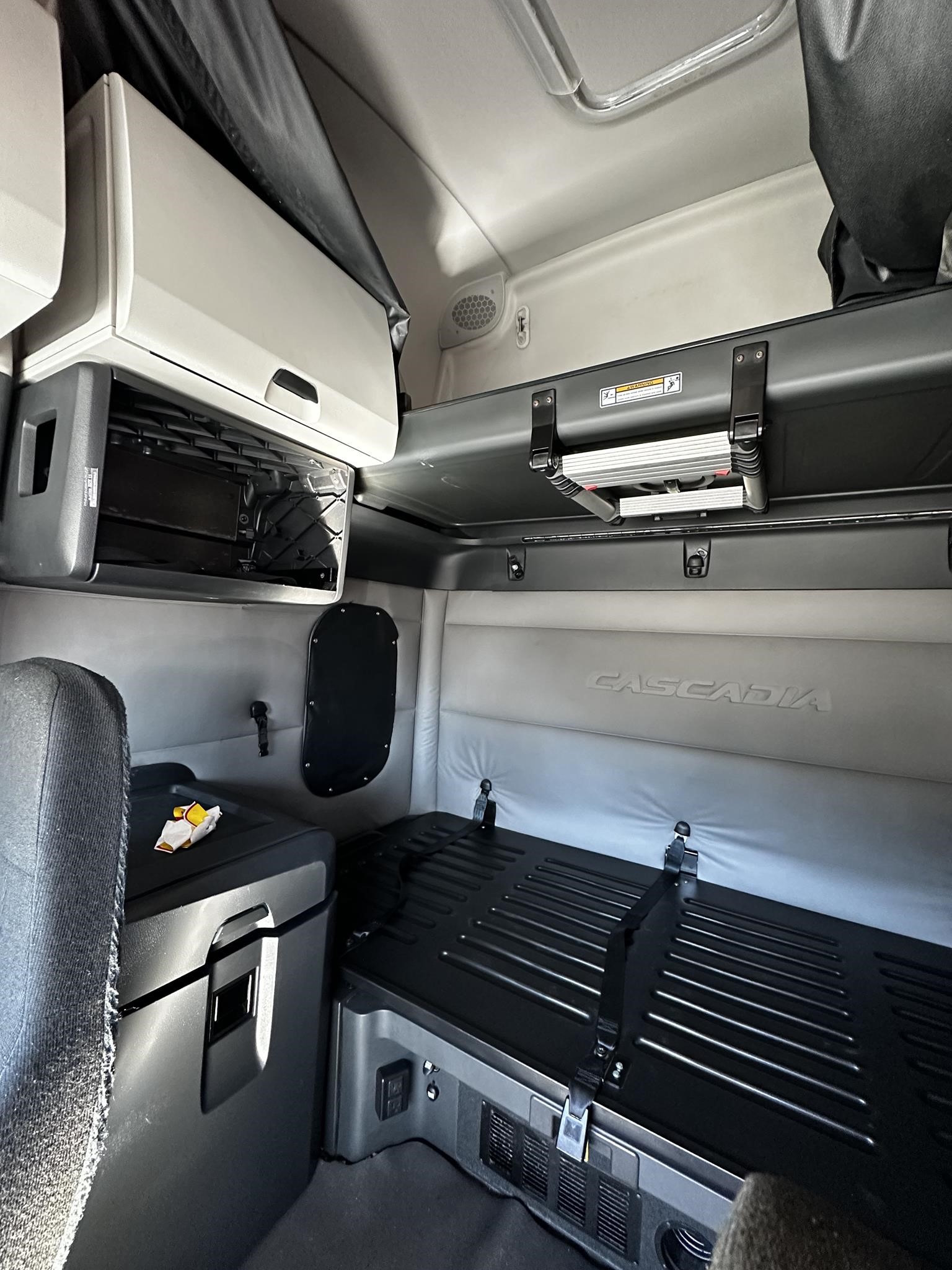 2019 FREIGHTLINER CASCADIA 126 - image 6 of 6