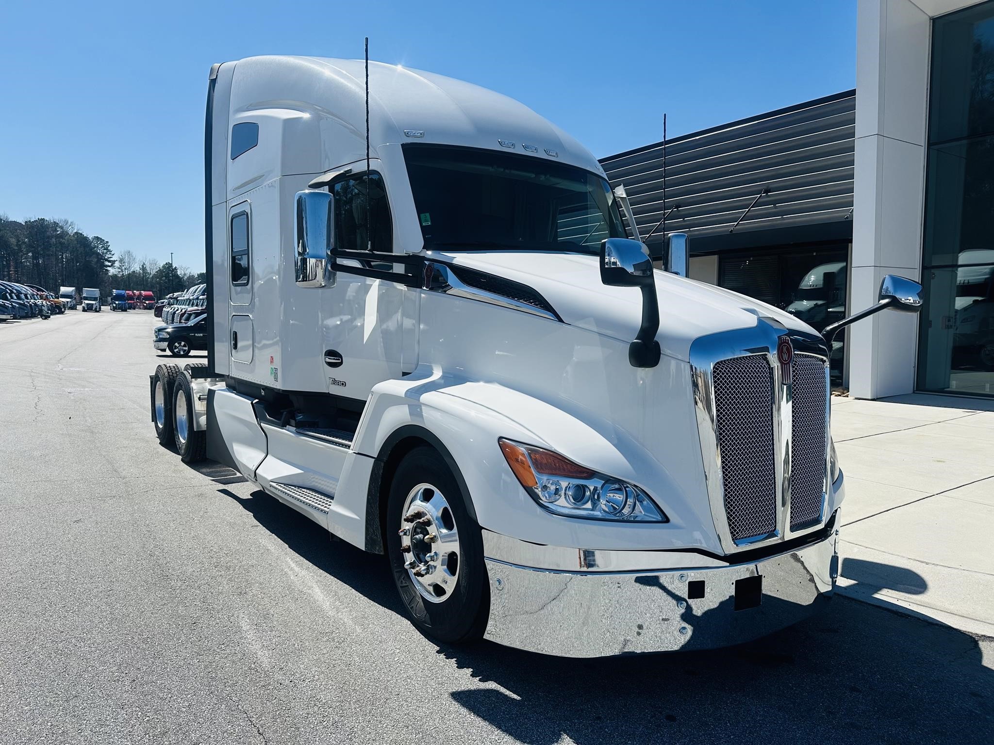 2023 KENWORTH T680 - image 1 of 6